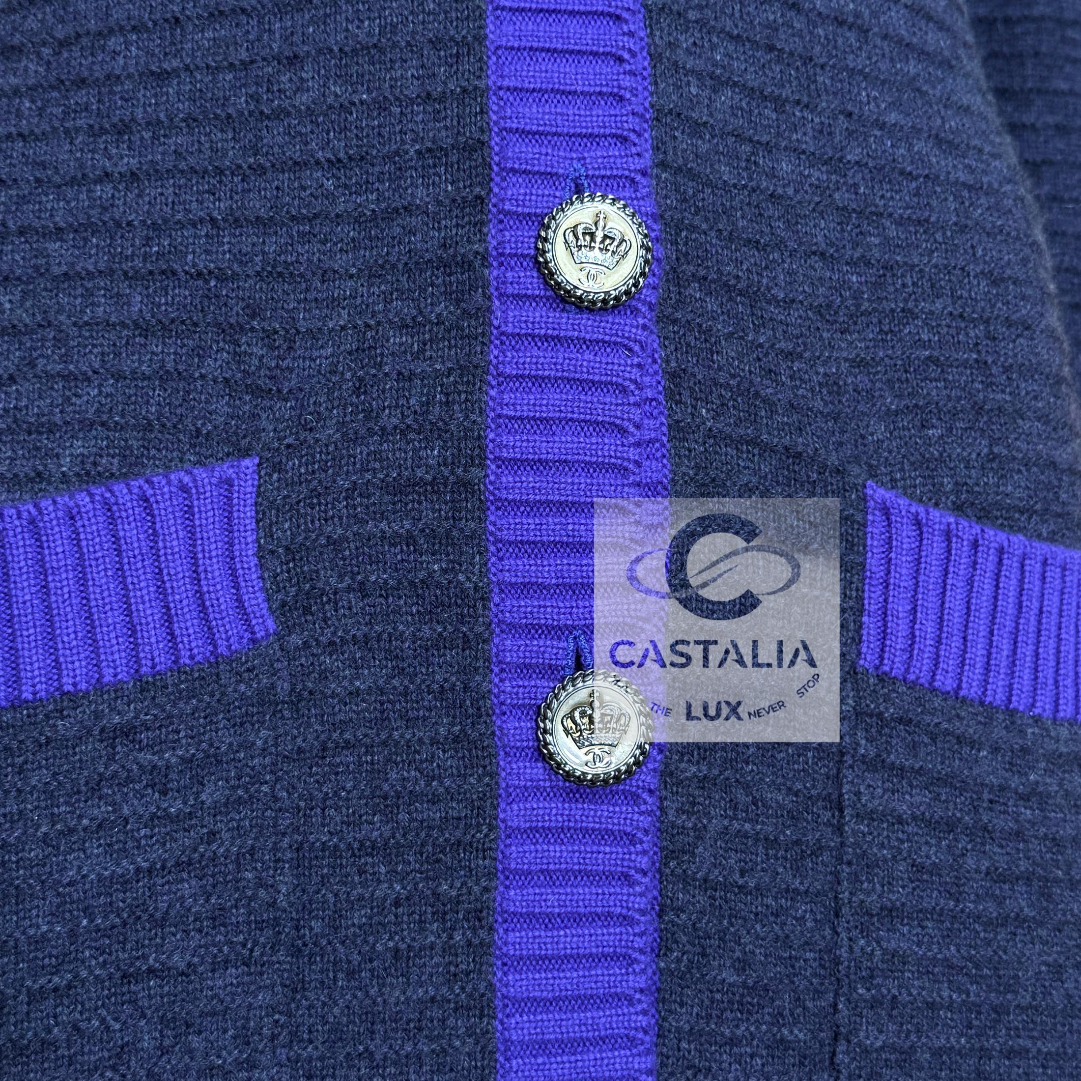CHANEL Paris / London CC Crown Buttons Cardigan in cashmere 36 FR in vendita 11
