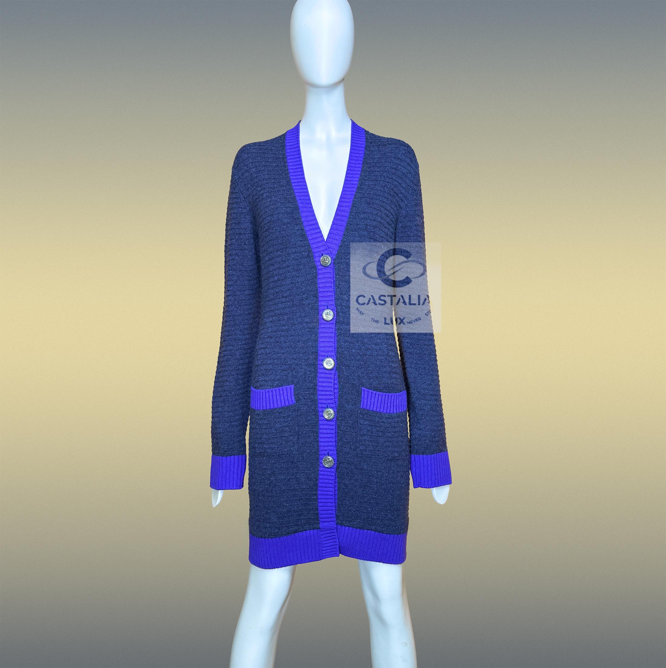 CHANEL Paris / London CC Crown Buttons Cardigan in cashmere 36 FR in vendita 4