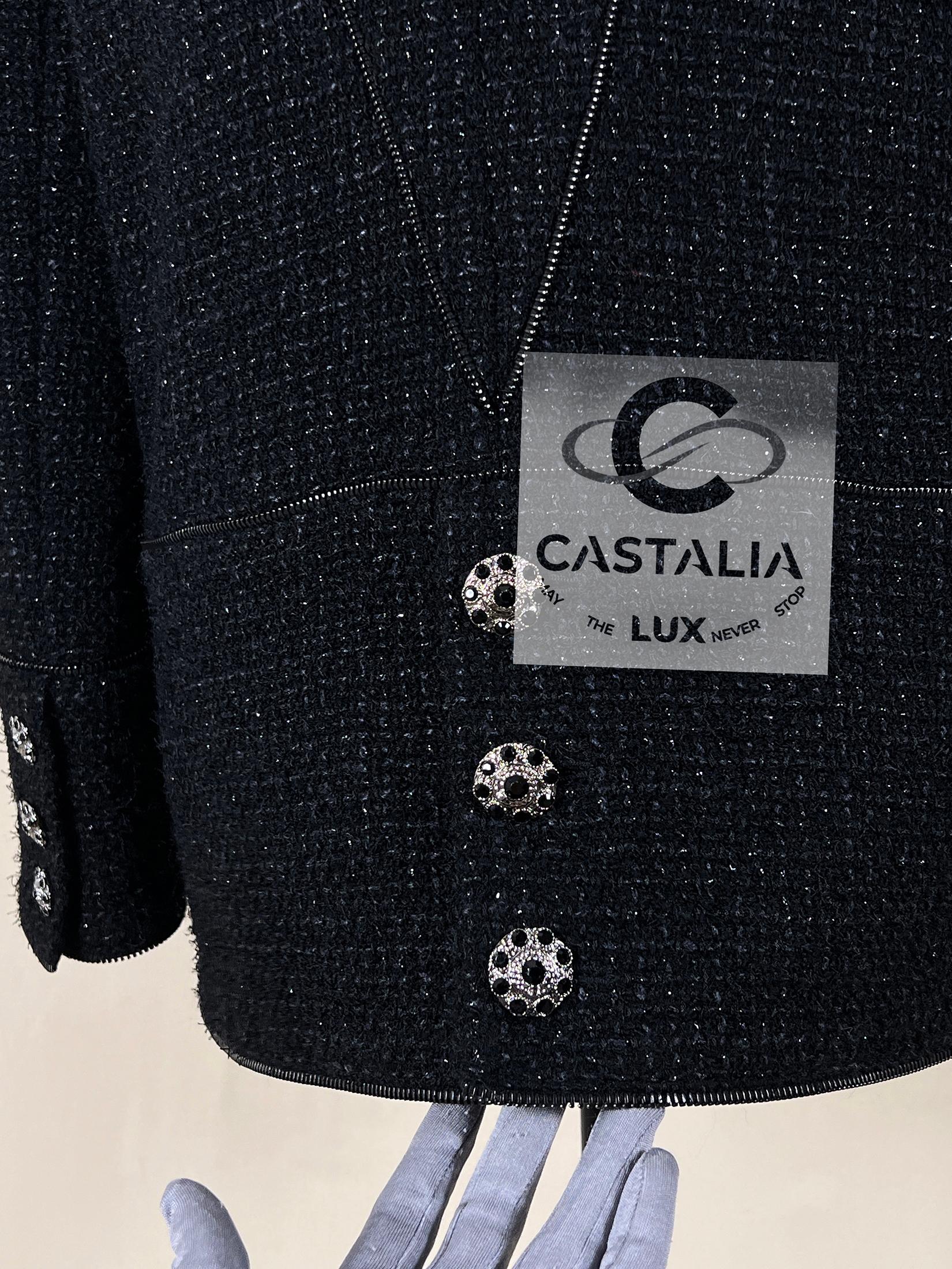 Chanel Paris / London CC Gripoix Buttons Black Tweed Jacket 40 FR For Sale 12