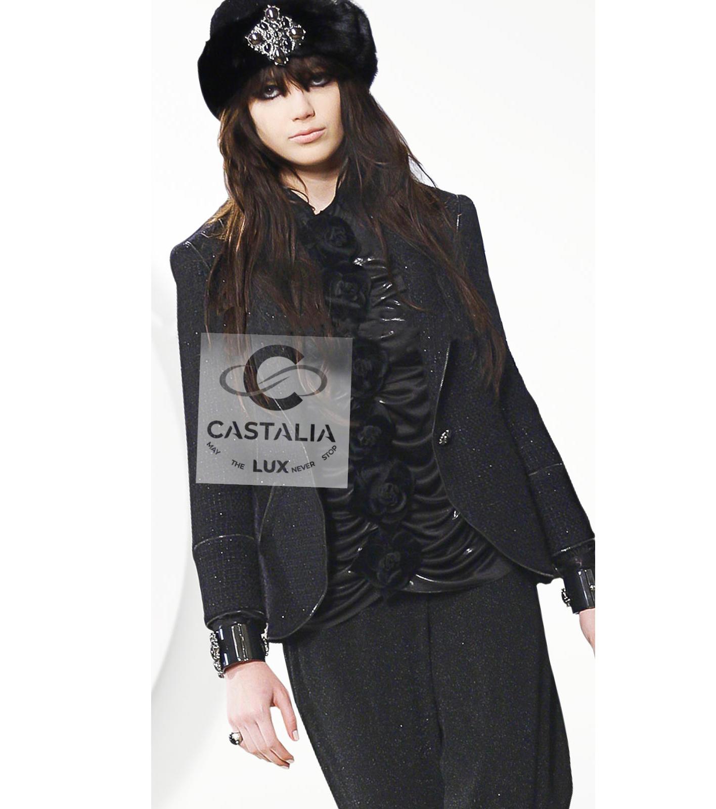 Chanel Paris / London CC Gripoix Buttons Black Tweed Jacket 40 FR In Excellent Condition For Sale In Dubai, AE