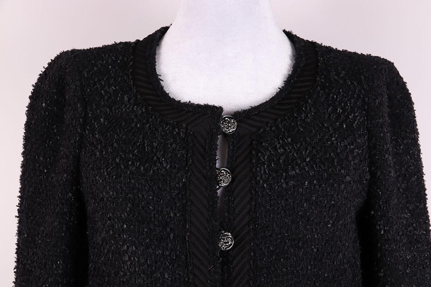 CHANEL Paris / London CC Lion Buttons Tweed Jacke 38 FR im Angebot 1