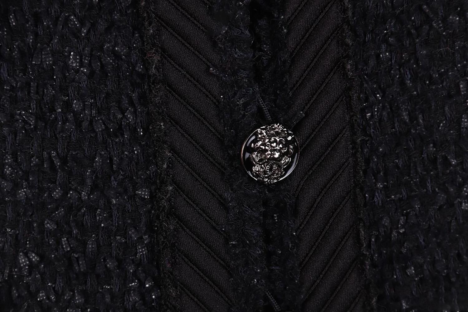 CHANEL Paris / London CC Lion Buttons Tweed Jacke 38 FR im Angebot 2