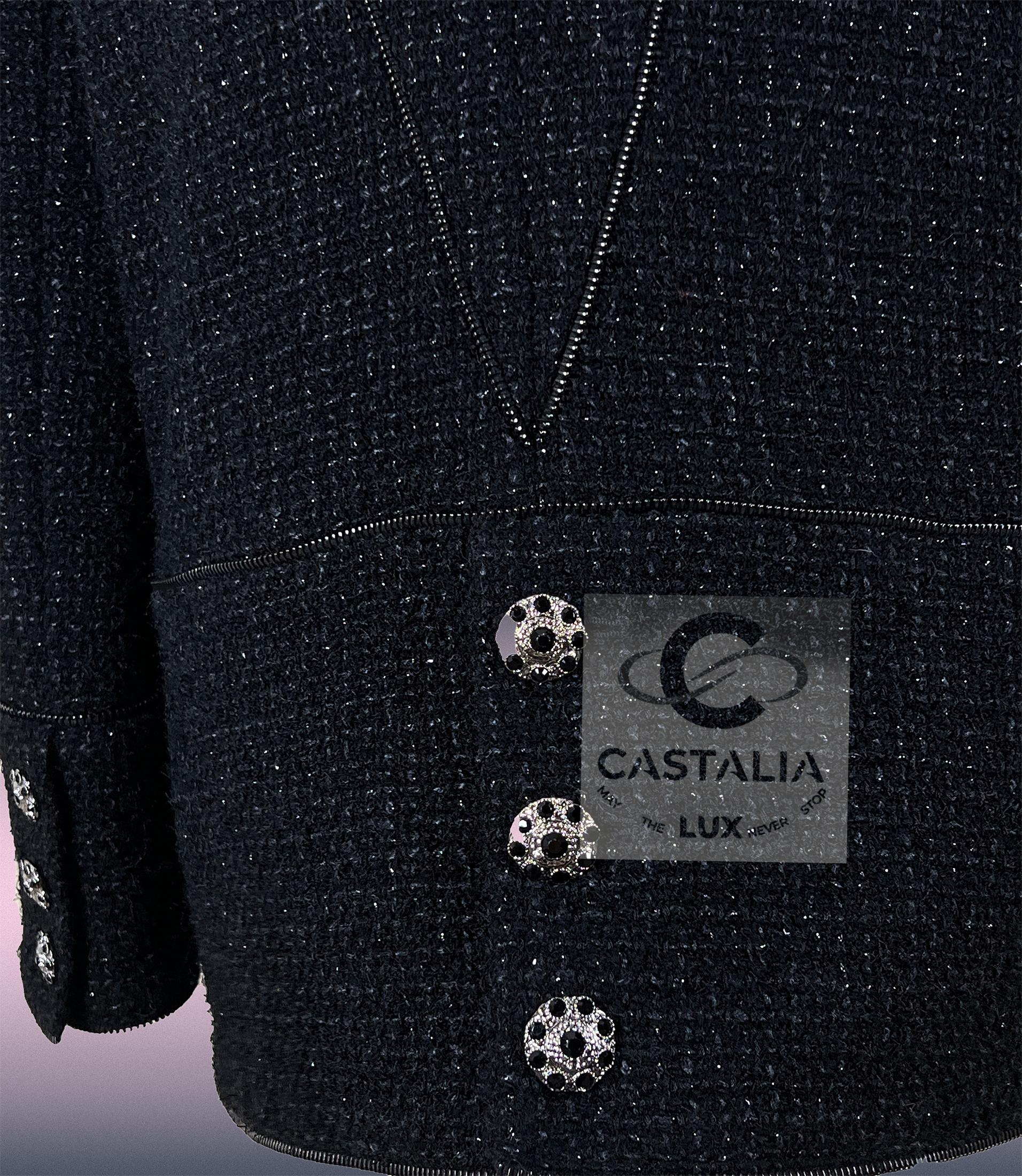 CHANEL Paris / London Rebellion Icon Black Jacket 40 FR en vente 12