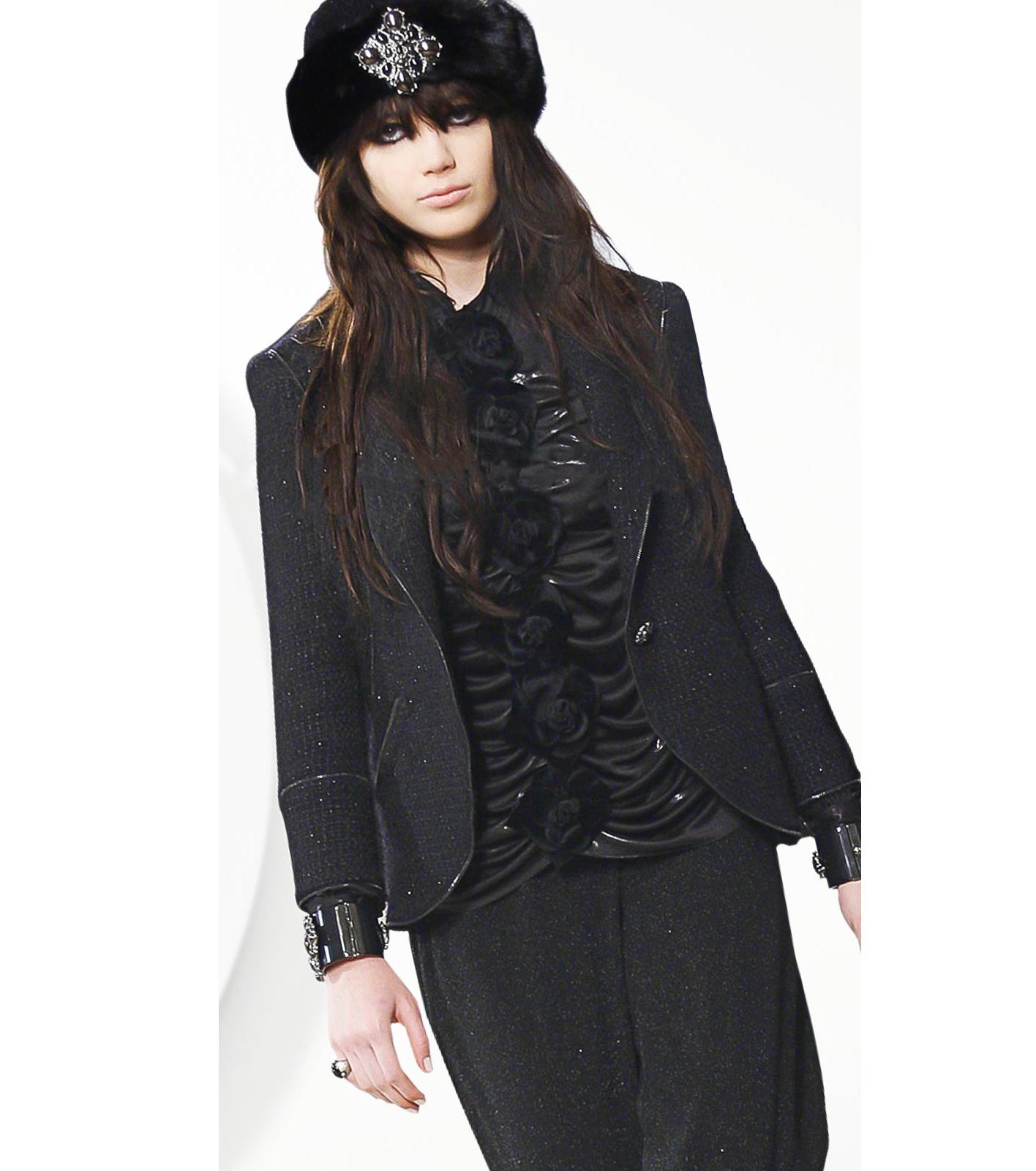 Noir CHANEL Paris / London Rebellion Icon Black Jacket 40 FR en vente