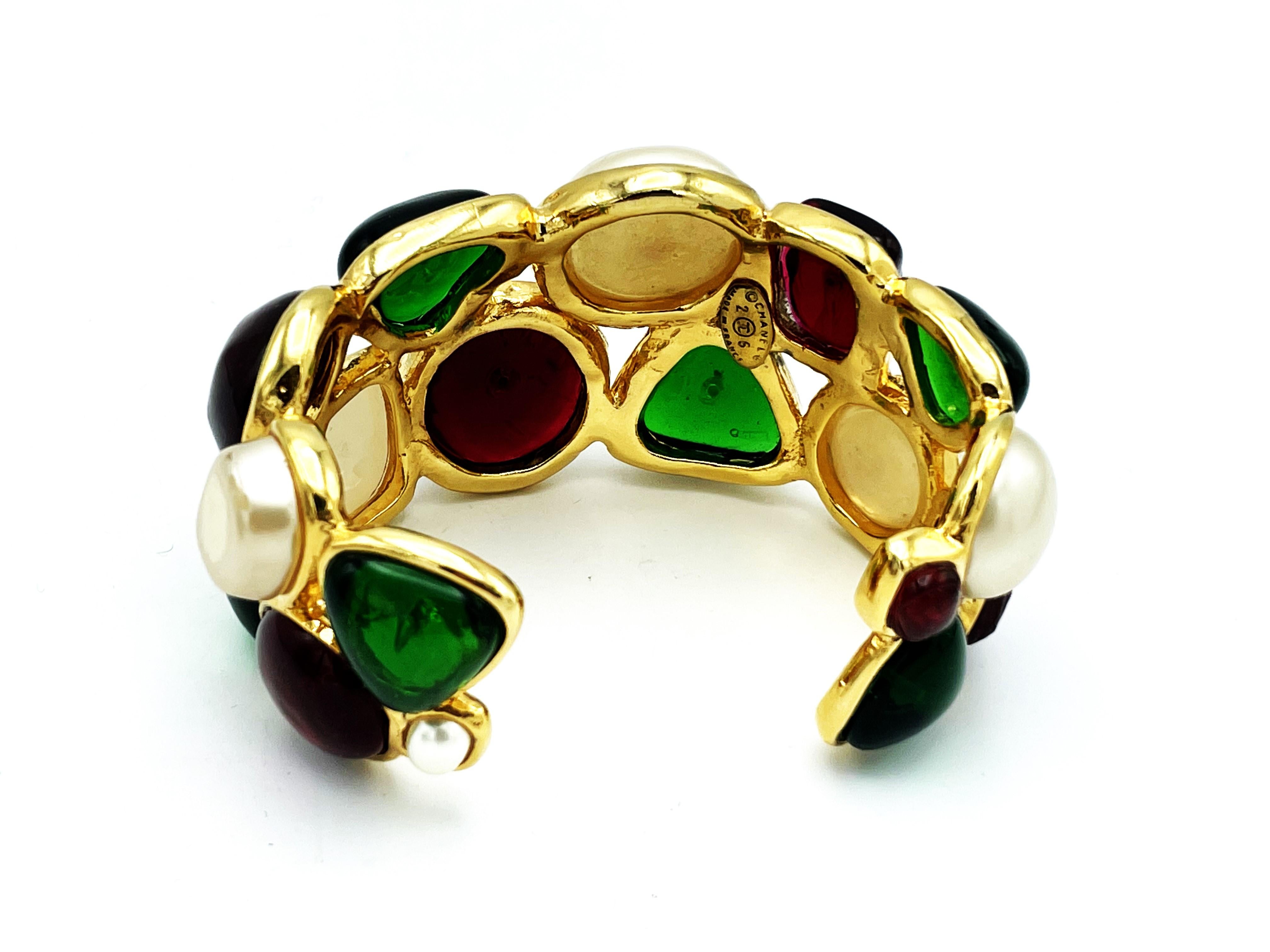 Women's CHANEL PARIS Maison Gripoix poured glass crystal cuff/bracelet, gold plated 1990 For Sale