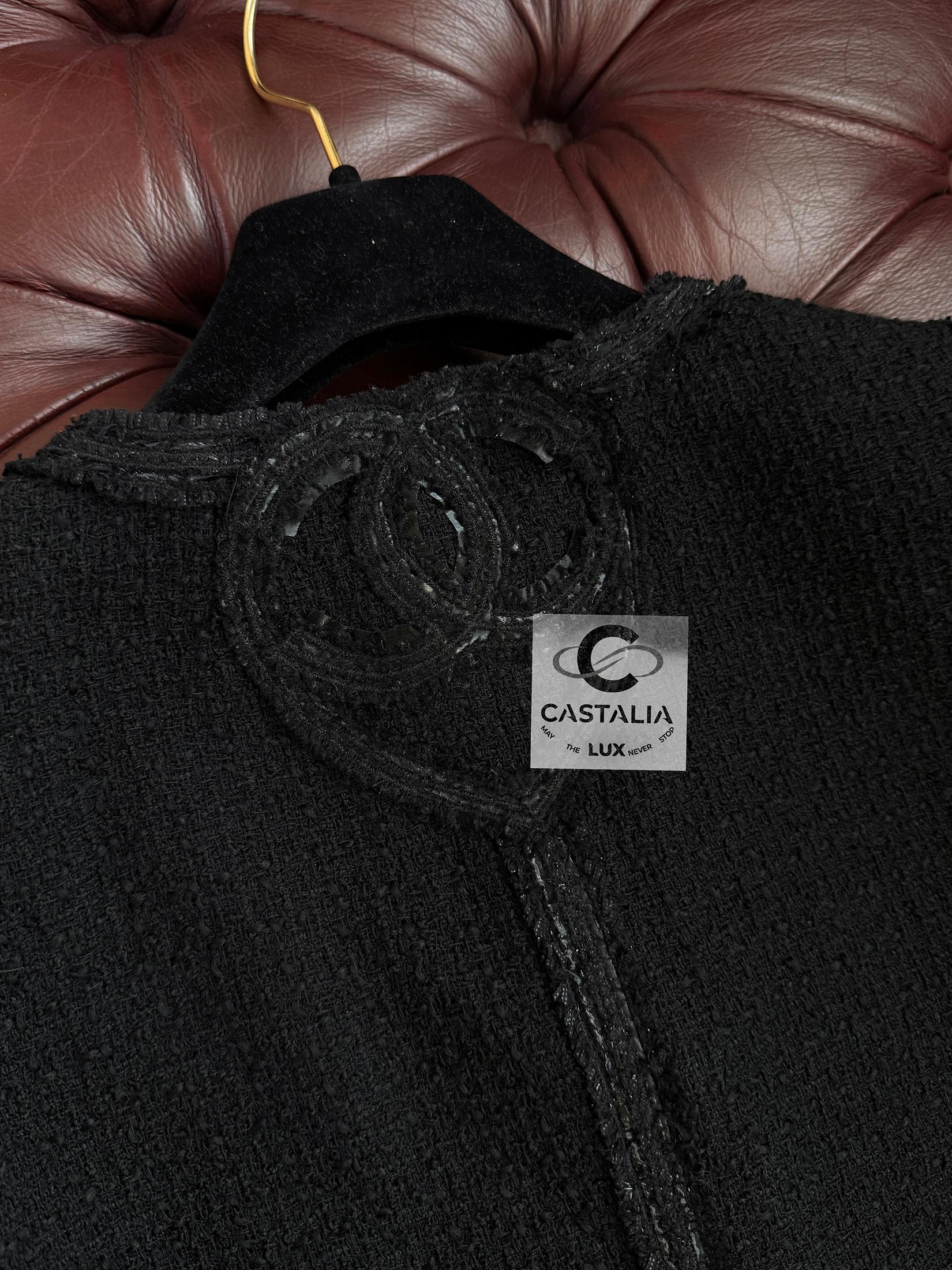 Chanel París / Miami CC Corazón Parches Chaqueta de tweed negro en venta 5