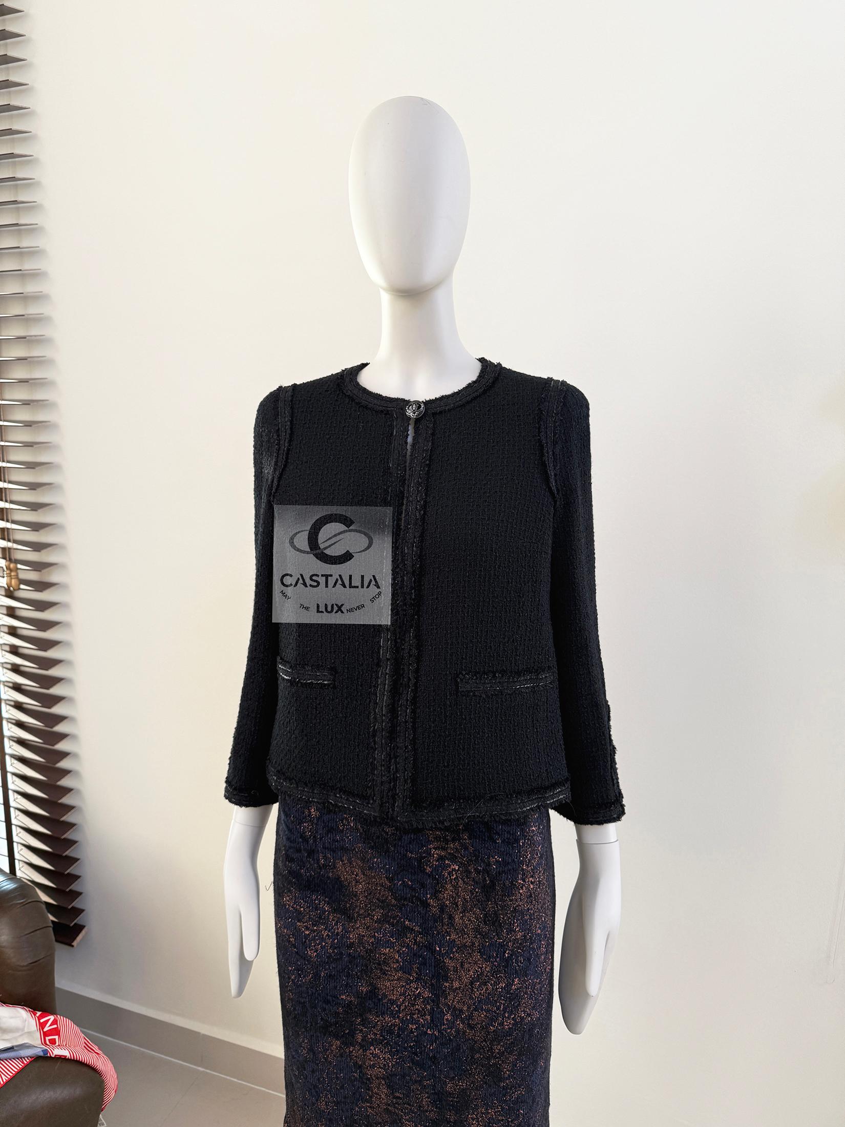 Chanel París / Miami CC Corazón Parches Chaqueta de tweed negro en Excelente estado para la venta en Dubai, AE