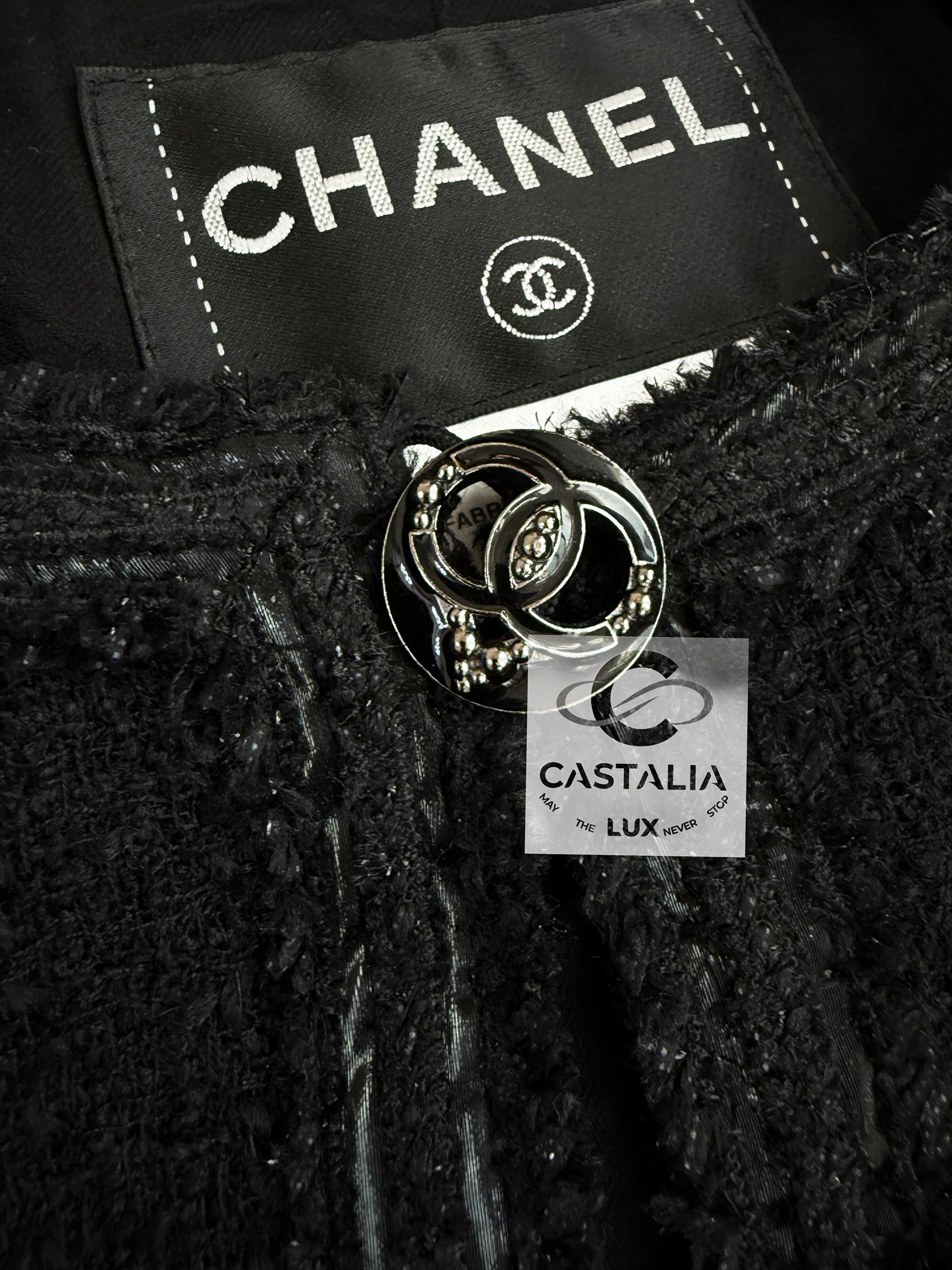 Chanel París / Miami CC Corazón Parches Chaqueta de tweed negro en venta 1