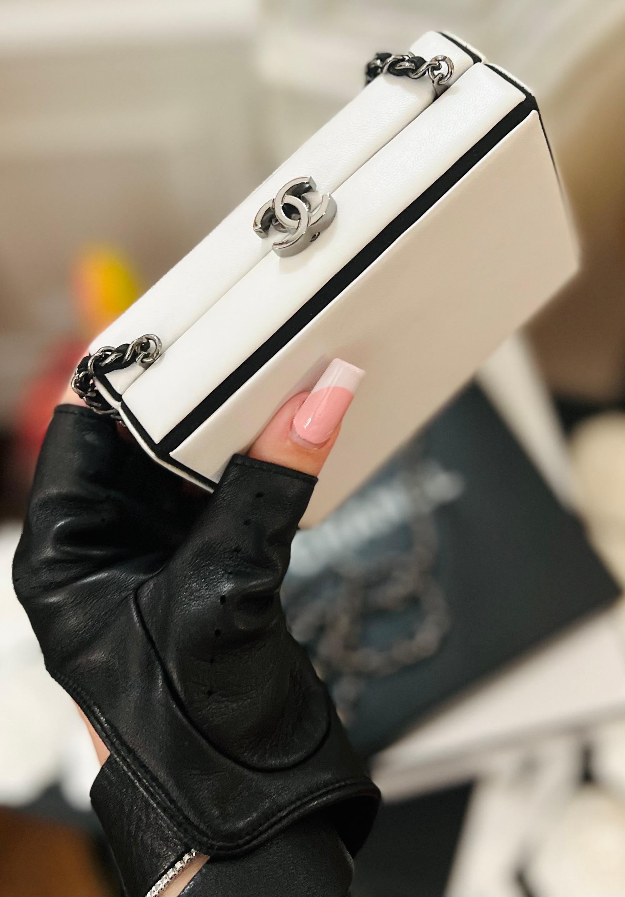 Chanel 2008-2009 (12 séries) White lambskin leather box clutch bag with black silver chain strap excellent condition with authenticity card and box as seen on Carrie Bradshaw in the sex and the city movie 2