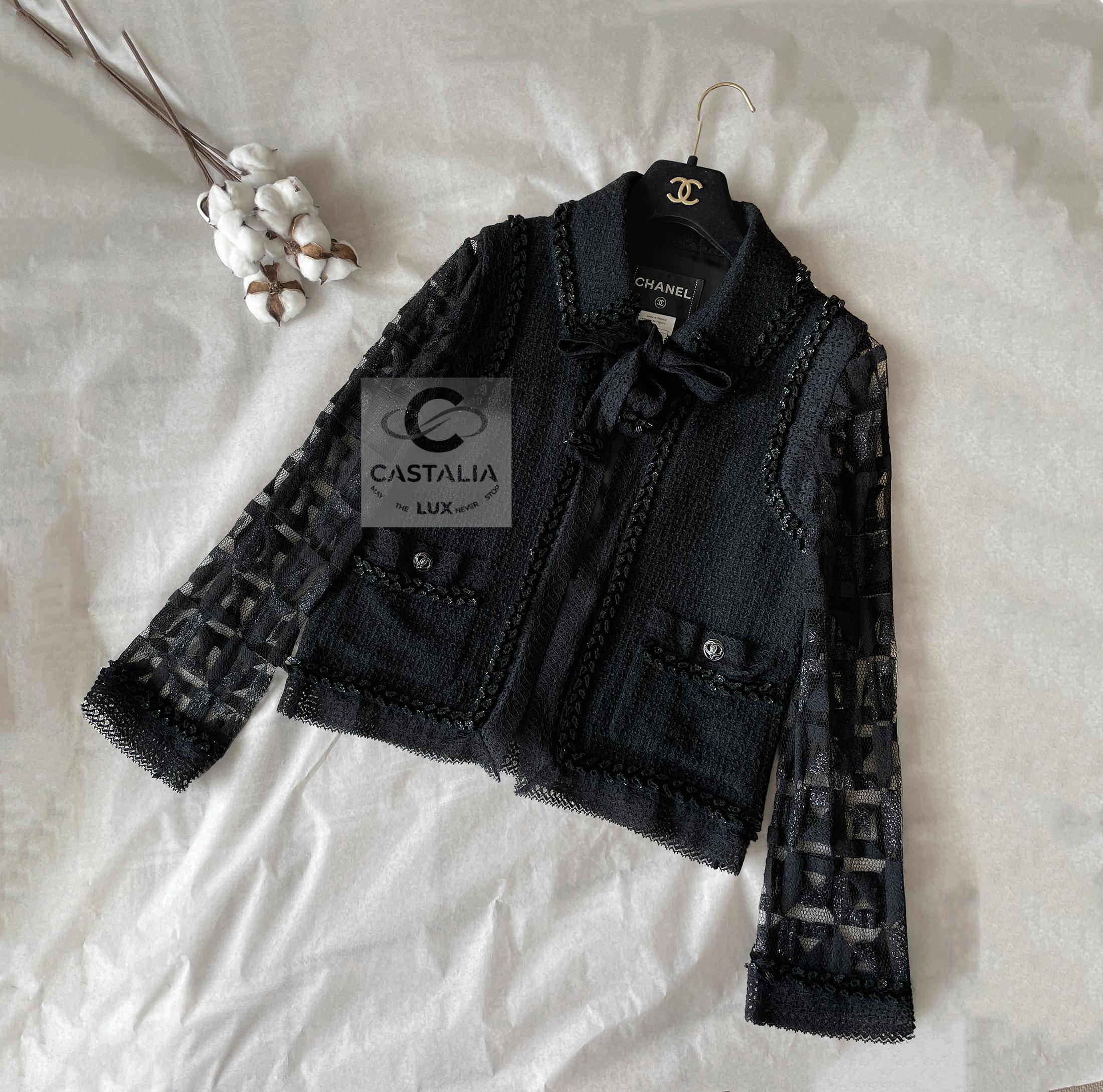 CHANEL Paris / Miami Jewel verschönert schwarze Jacke 40 FR im Angebot 1