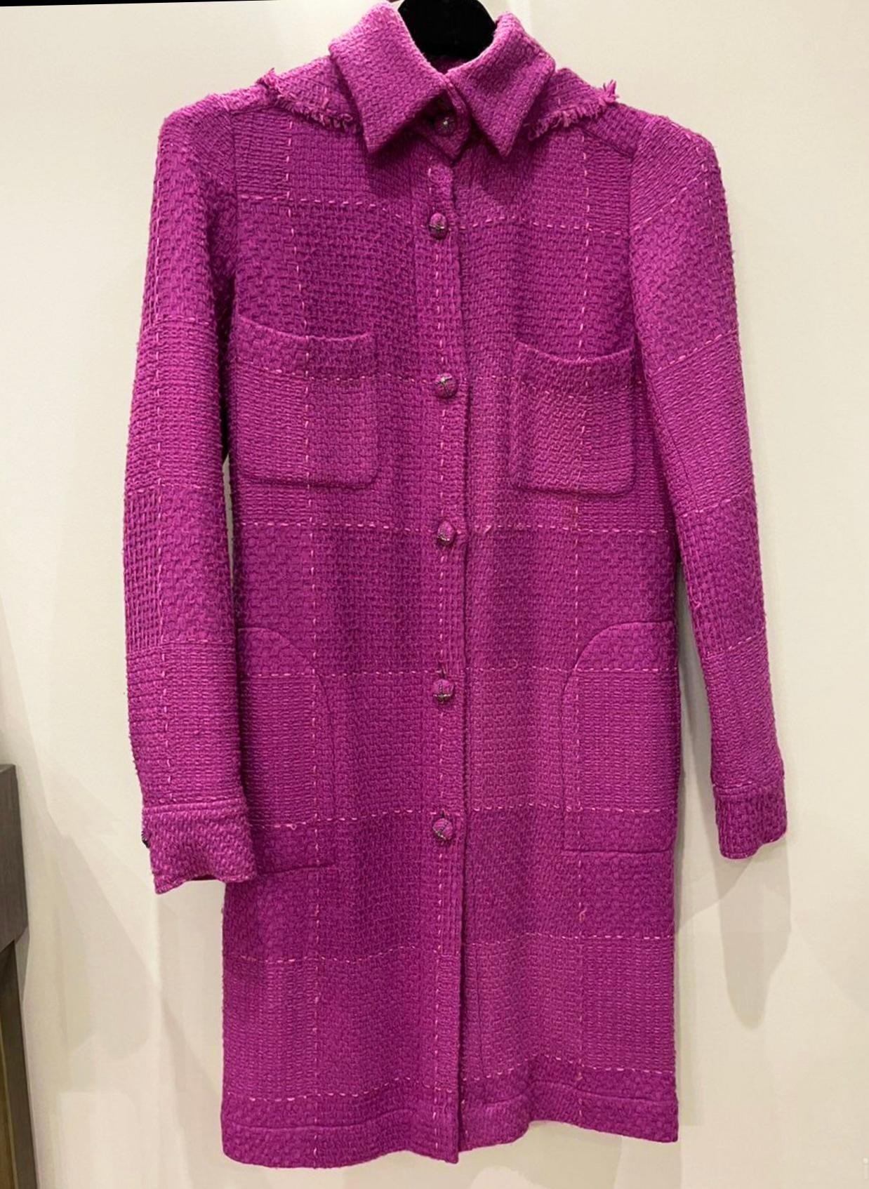 Chanel Paris / Monaco CC Buttons Lesage Tweed Trench Coat  In Excellent Condition For Sale In Dubai, AE
