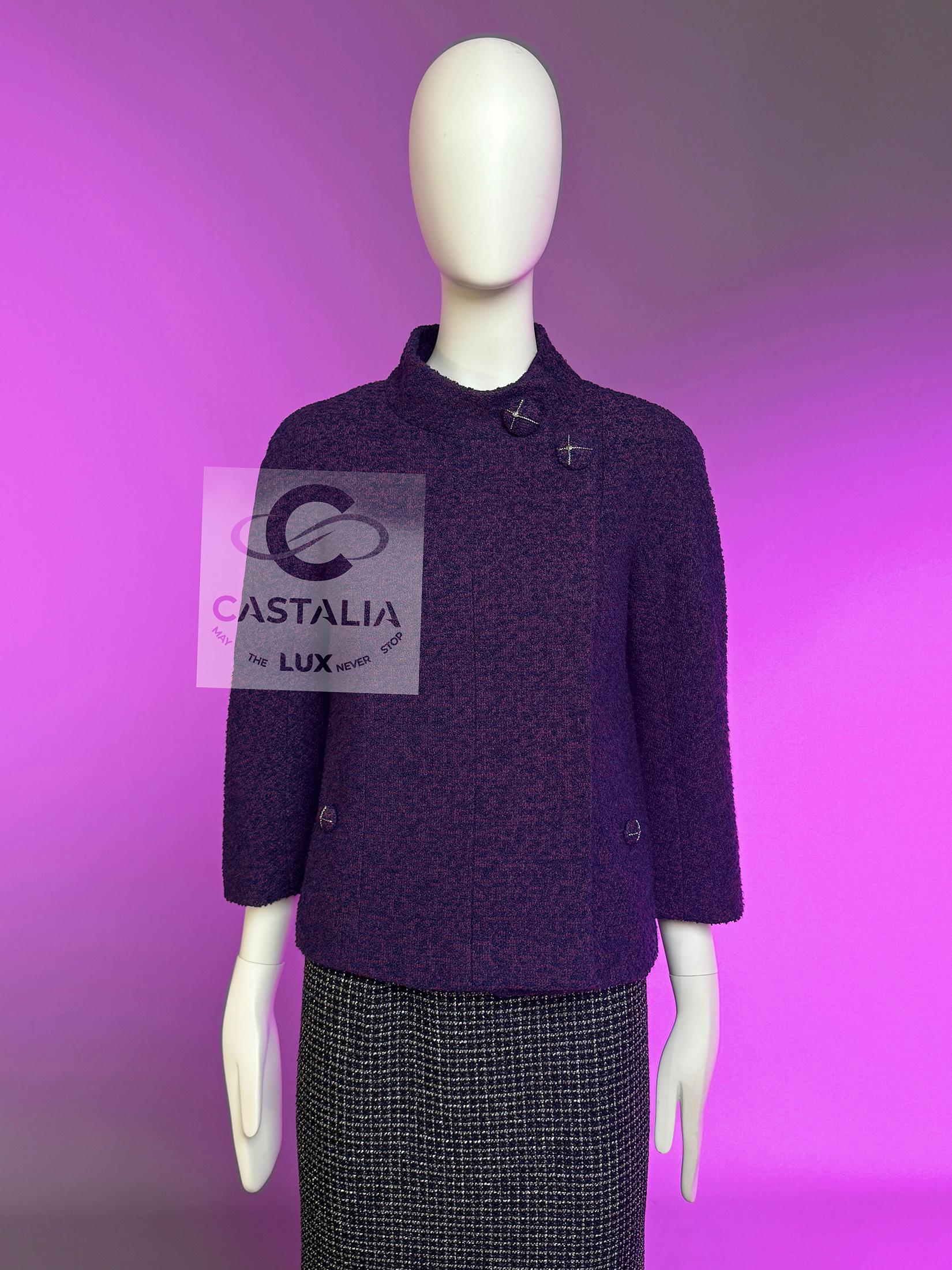 Chanel Paris / Monaco Giacca in tweed ametista profonda 34 FR in vendita 5