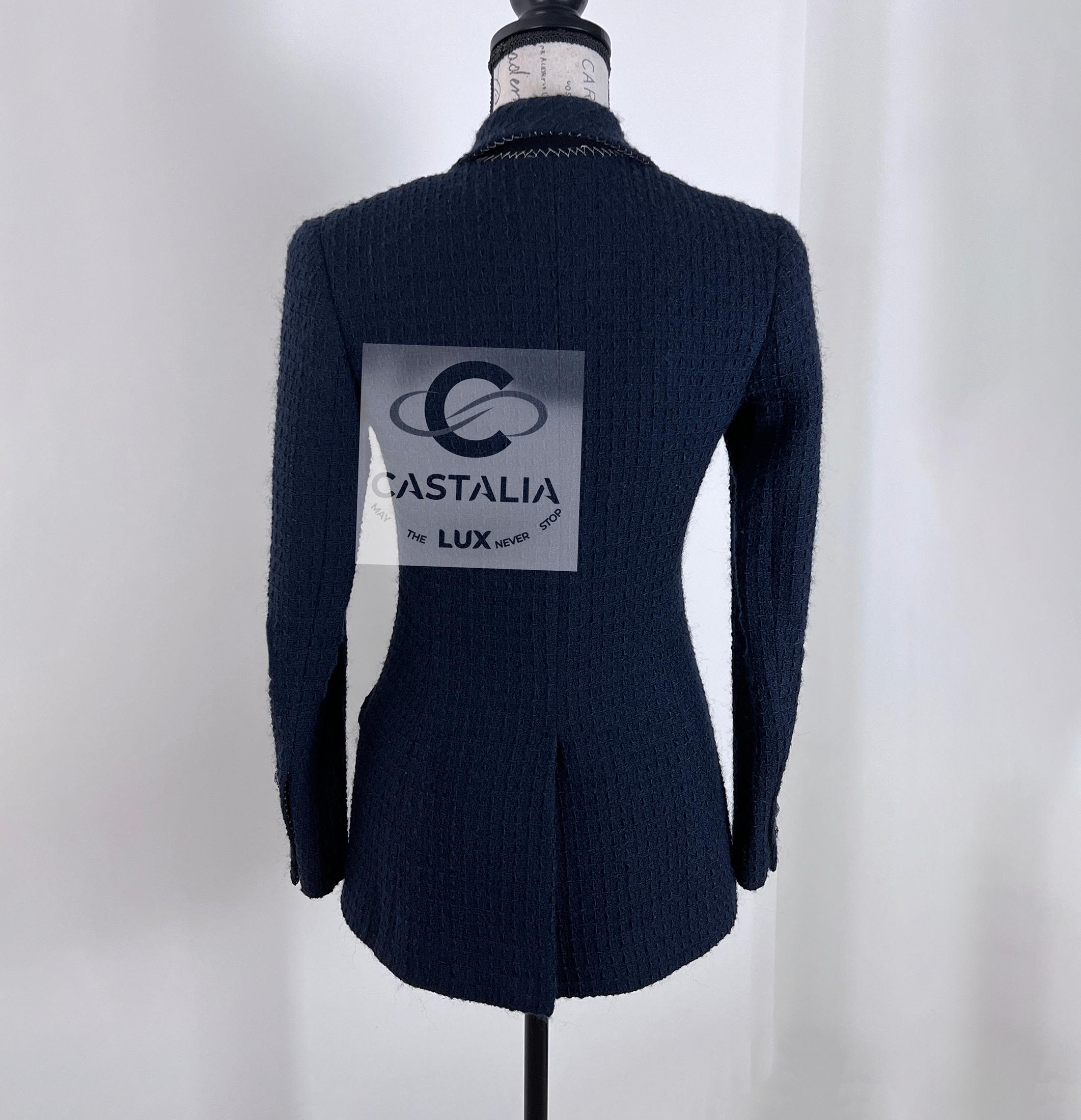 CHANEL París / Mónaco Chaqueta de tweed con botones Gripoix 38 FR en venta 11