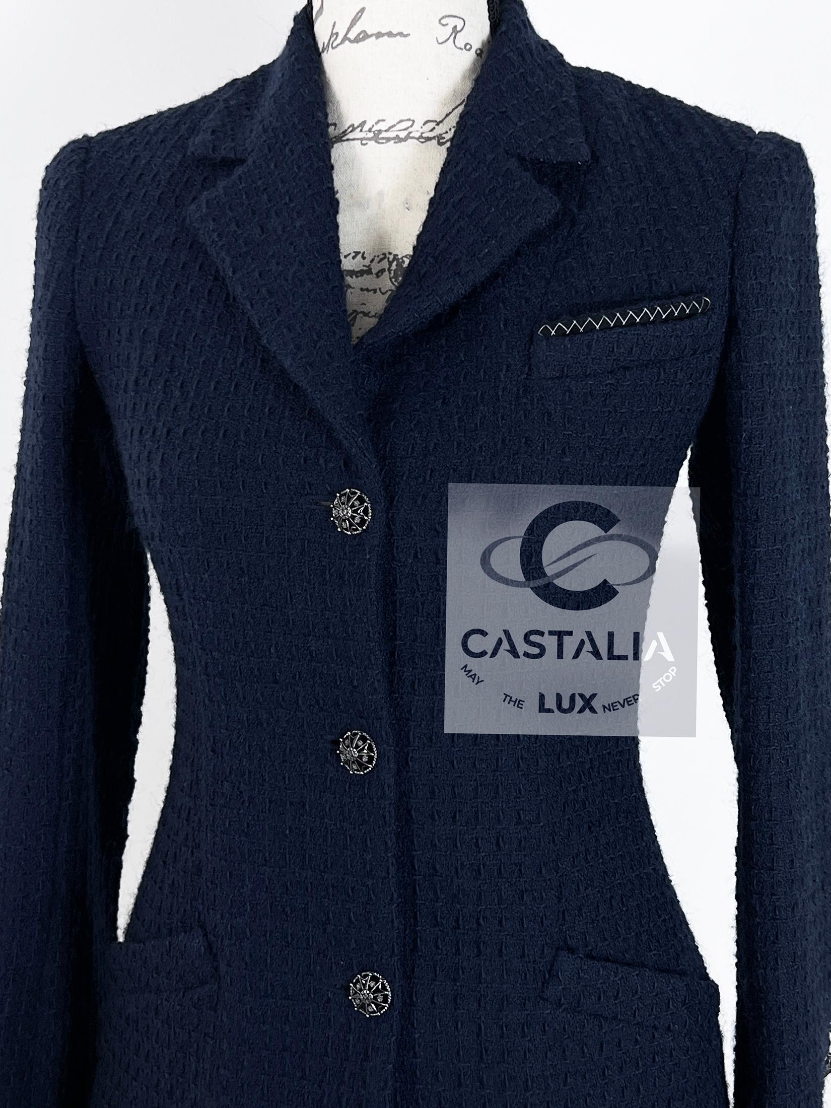 CHANEL París / Mónaco Chaqueta de tweed con botones Gripoix 38 FR en venta 5
