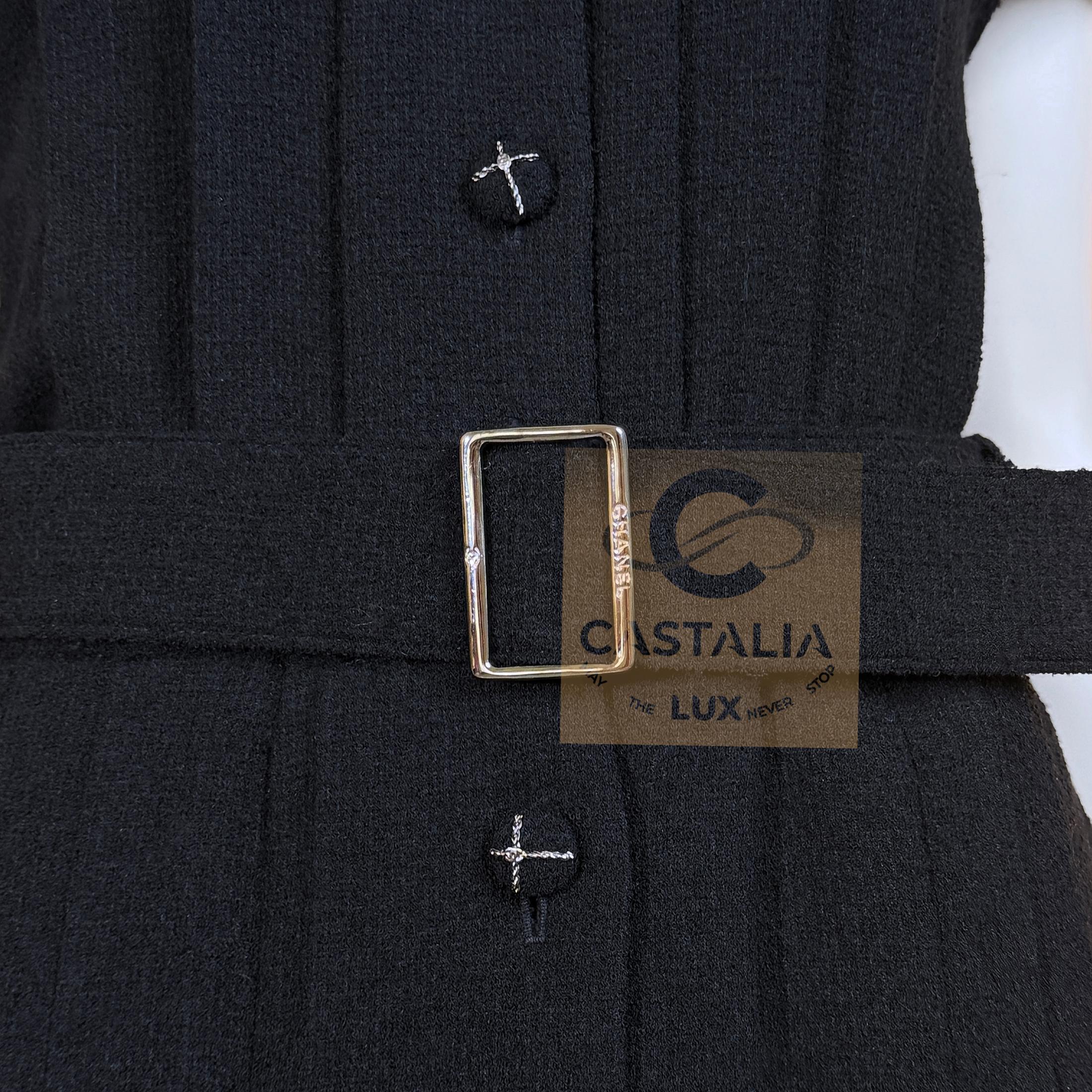 CHANEL Paris / Monte-Carlo Ikonisches Schwarzes Tweedkleid 38 FR im Angebot 7