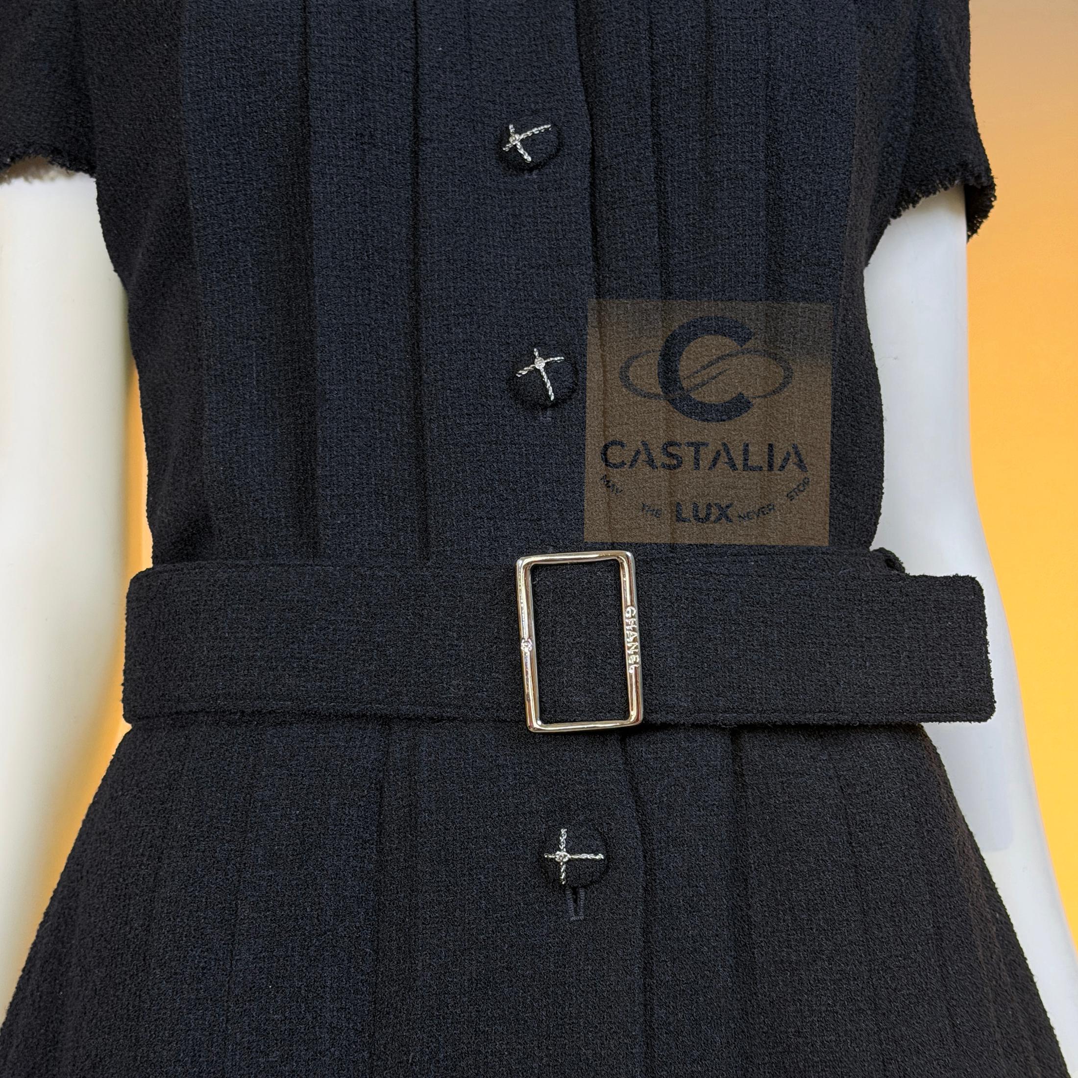 CHANEL Paris / Monte-Carlo Ikonisches Schwarzes Tweedkleid 38 FR im Angebot 9