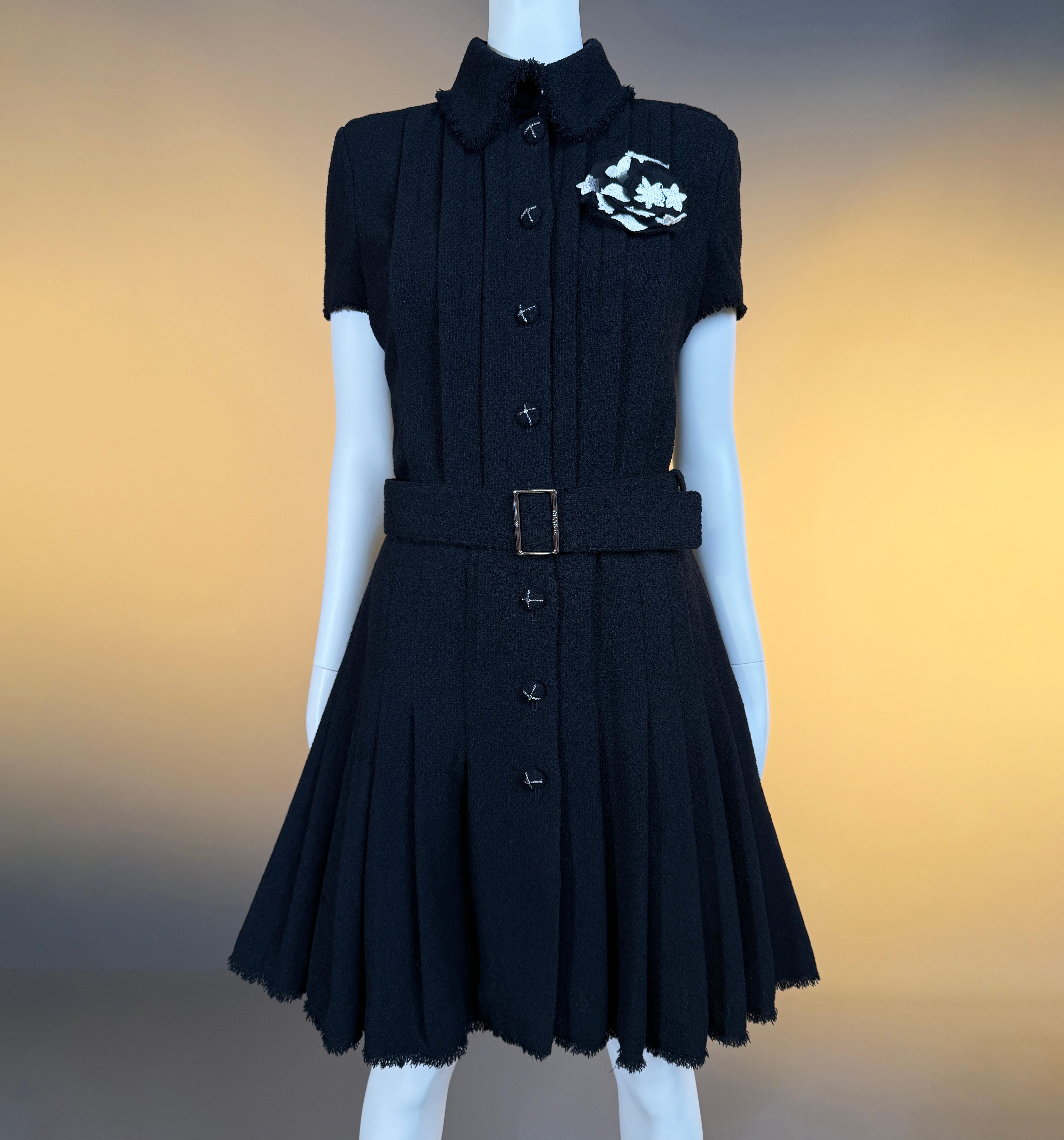 CHANEL Paris / Monte-Carlo Ikonisches Schwarzes Tweedkleid 38 FR im Angebot 14