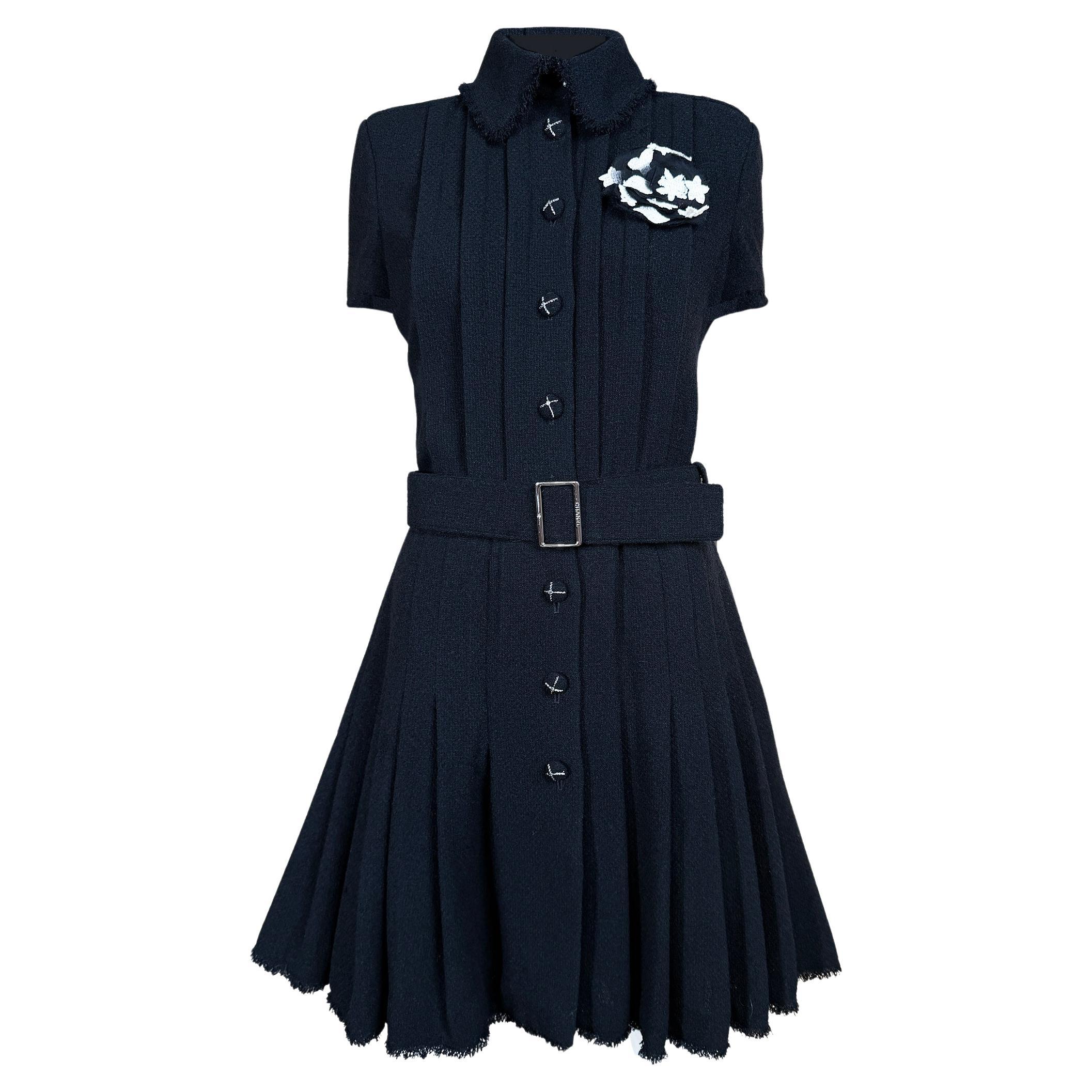 CHANEL Paris / Monte-Carlo Ikonisches Schwarzes Tweedkleid 38 FR im Angebot