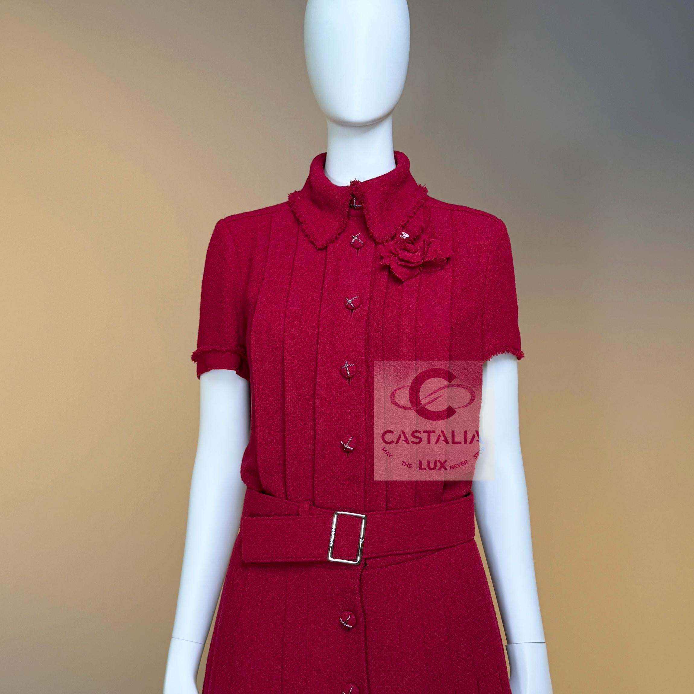 Chanel Paris / Monte-Carlo Iconic Burgundy Tweed Dress 38 FR For Sale 2