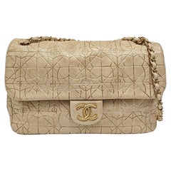 Chanel Paris-Moscou Moujik Klappenbeutel Beige Gold Lammfell Klappenbeutel