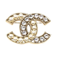 Chanel Paris New Brooch pearls, 2018 