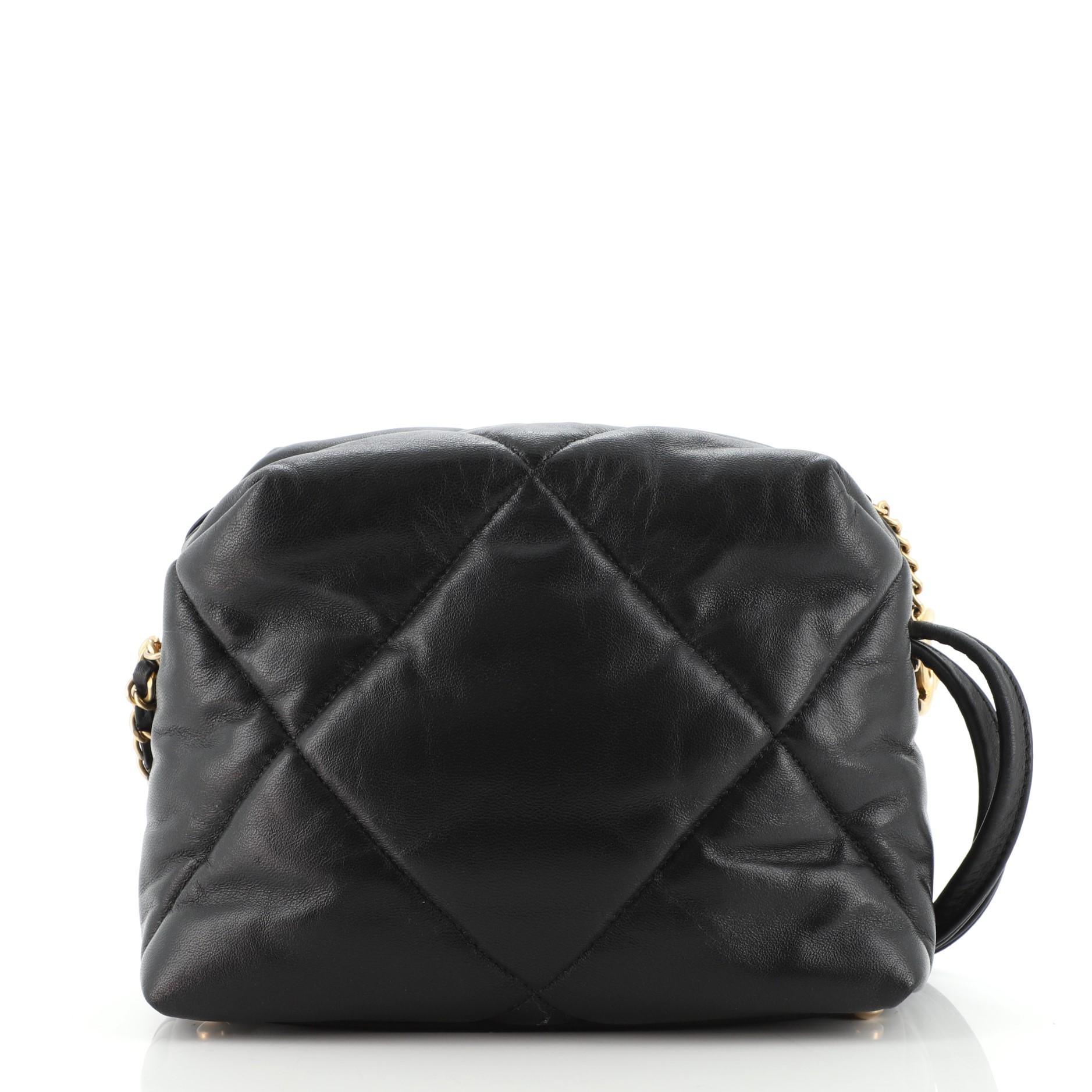 Chanel Paris-New York Bowlingtasche aus gestepptem Lammfell Mini im Zustand „Gut“ in NY, NY
