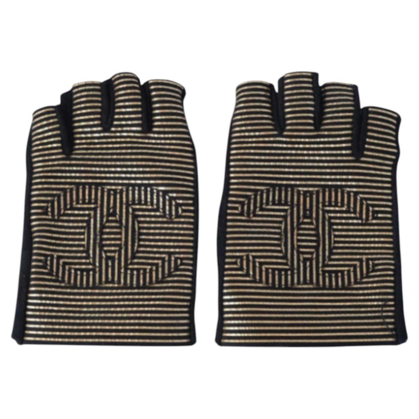Pre-owned Chanel Paris–new York Cc Fingerless Gloves With Tags - '10s In Black