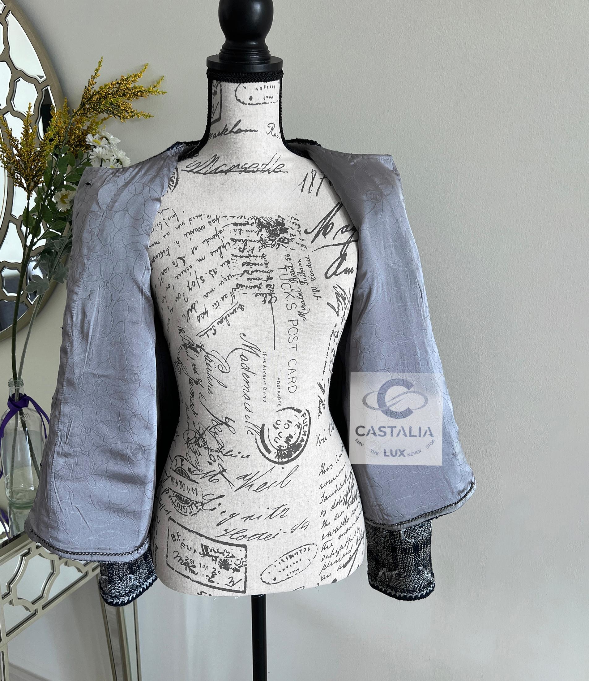Chanel Paris / New-York Giacca da collezione in tweed con camelie 38 FR in vendita 8