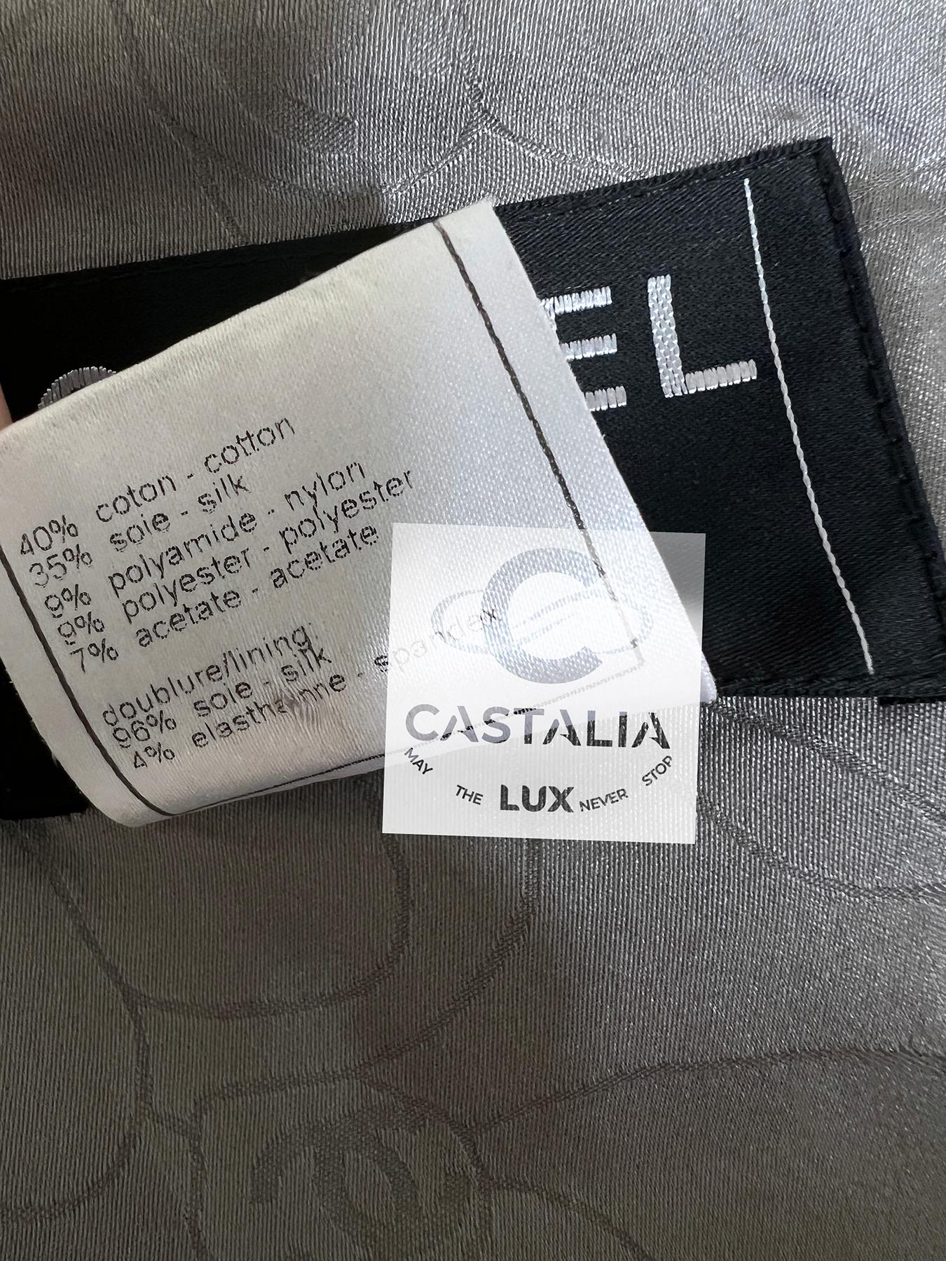 Chanel Paris / New-York Collectors Tweed Jacket with Camellias 38 FR en venta 11