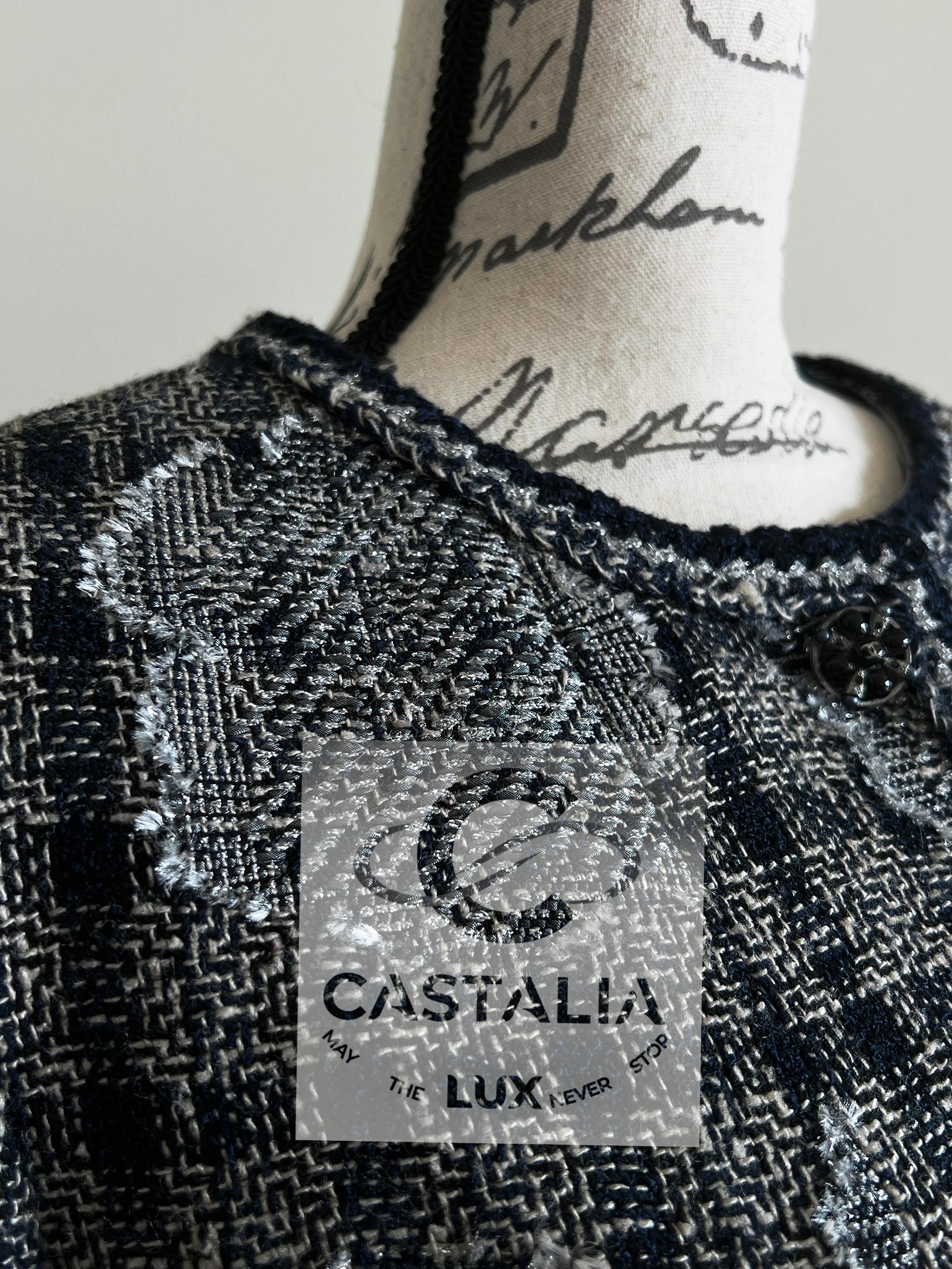 da uomo o donna Chanel Paris / New-York Giacca da collezione in tweed con camelie 38 FR in vendita