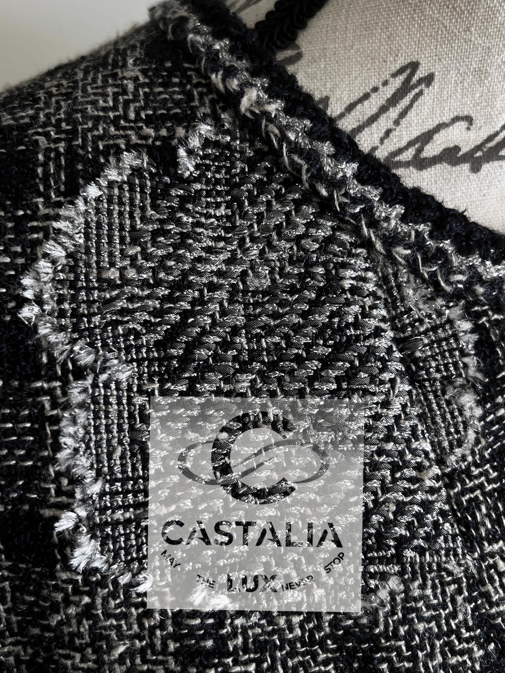 Chanel Paris / New-York Giacca da collezione in tweed con camelie 38 FR in vendita 1
