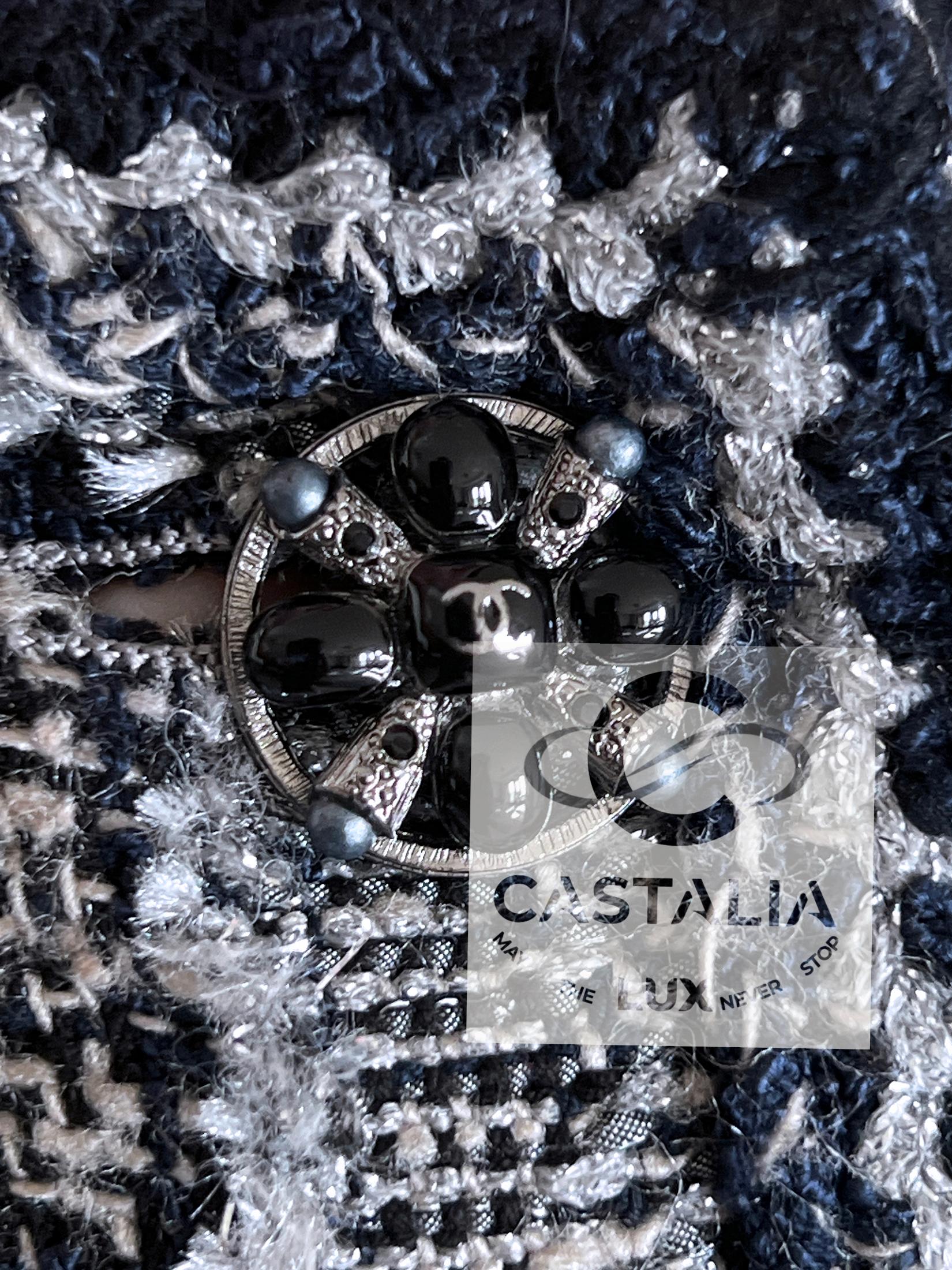 Chanel Paris / New-York Giacca da collezione in tweed con camelie 38 FR in vendita 2