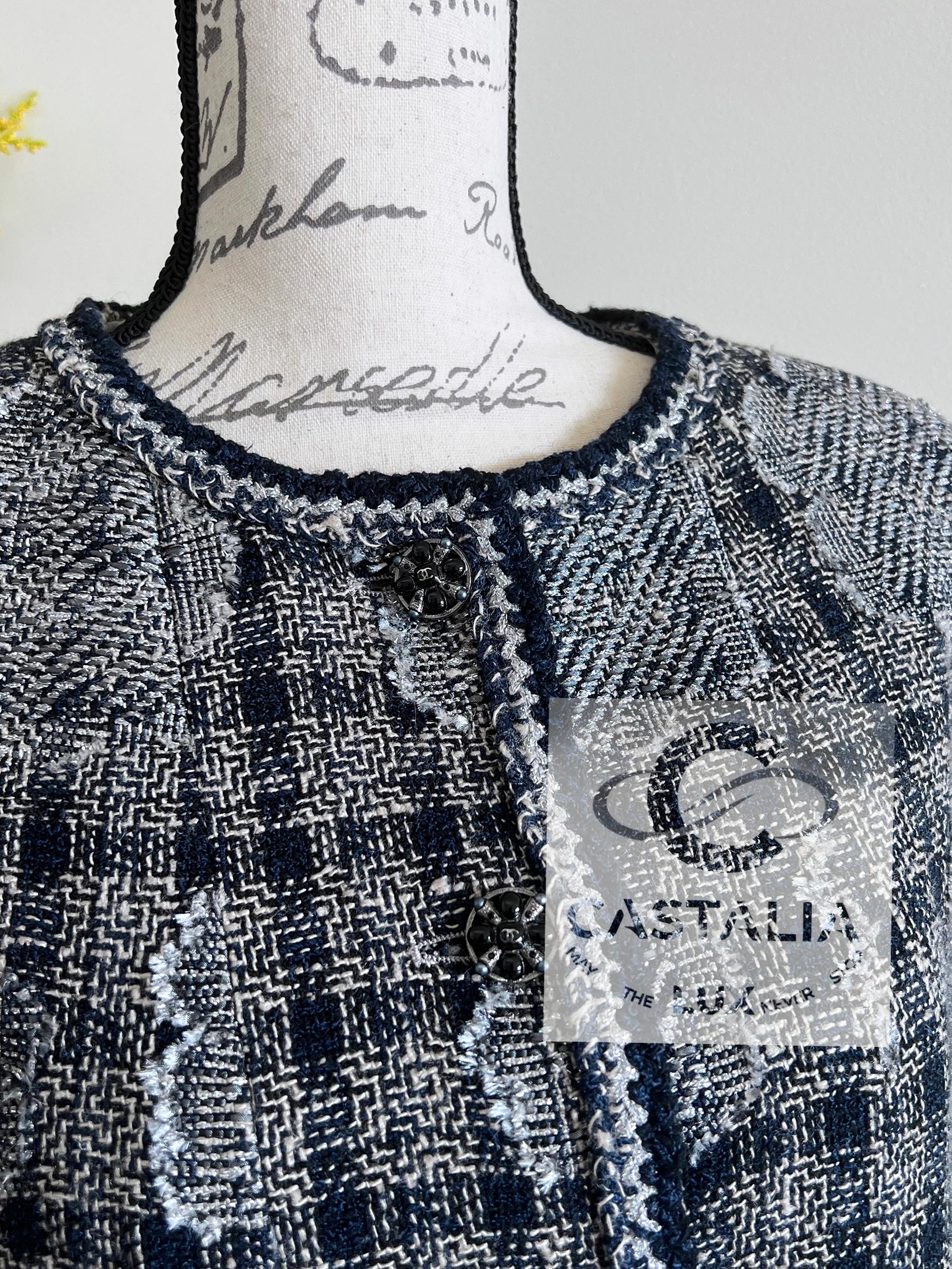 Chanel Paris / New-York Giacca da collezione in tweed con camelie 38 FR in vendita 3