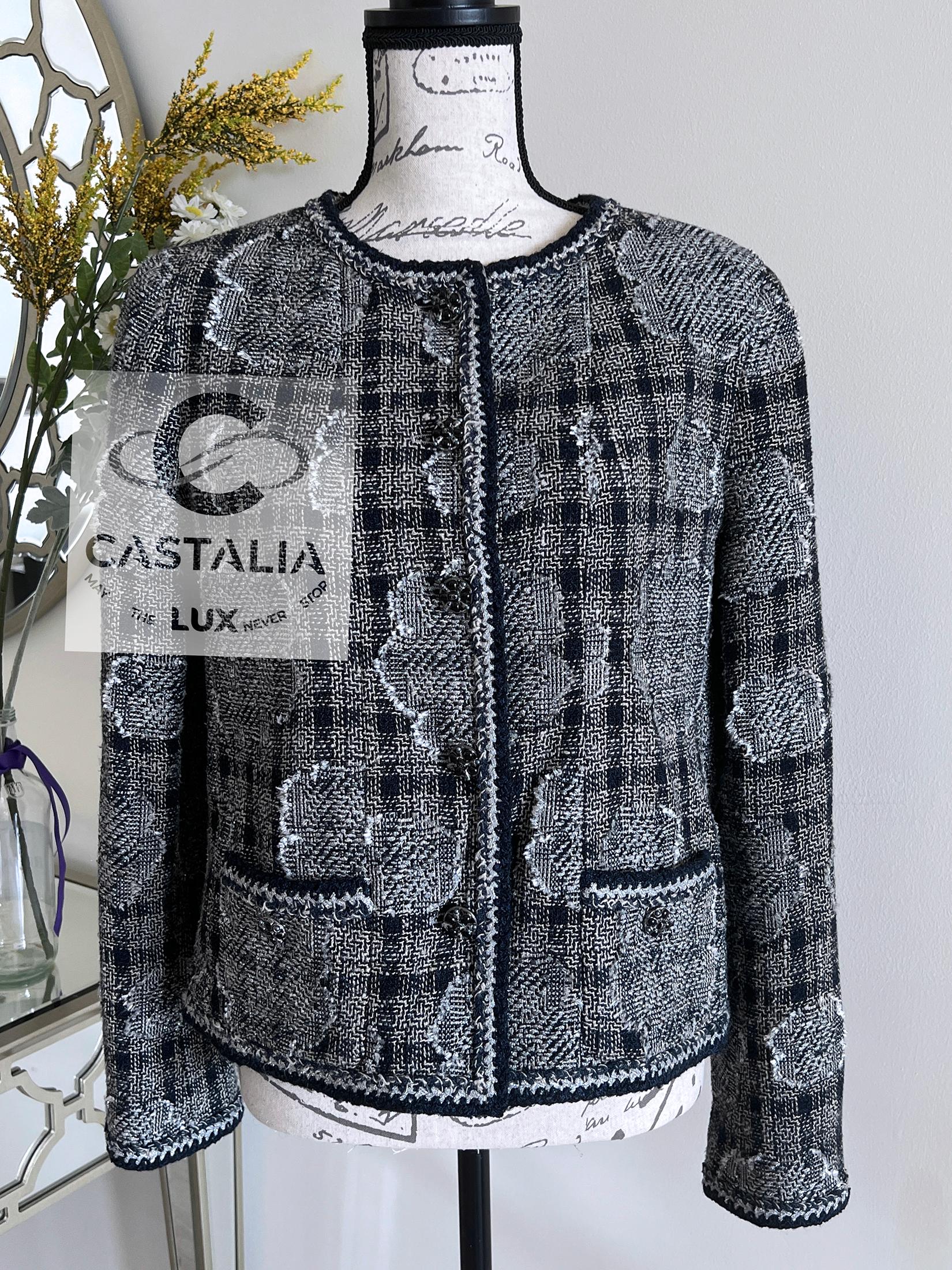Chanel Paris / New-York Collectors Tweed Jacket with Camellias 38 FR en venta 5
