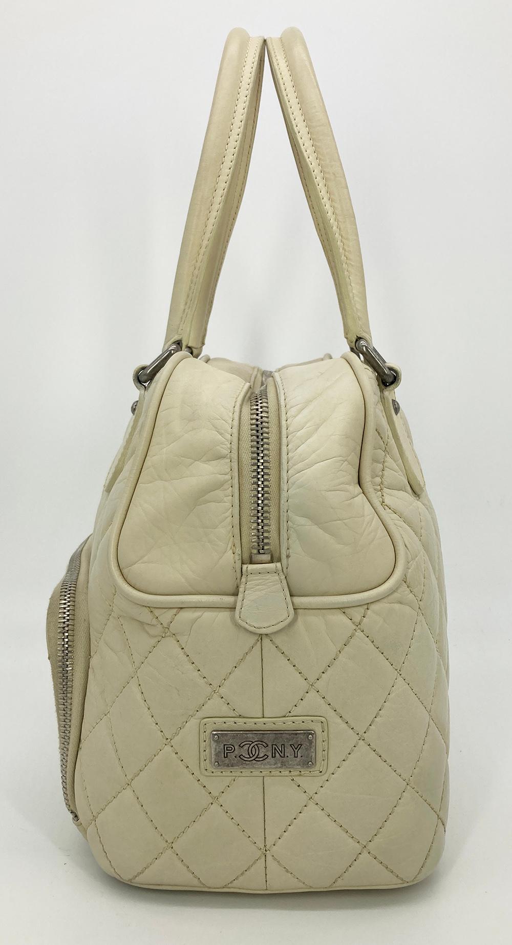 Chanel Paris New York Cream Distressed Bowling Tote In Good Condition For Sale In Philadelphia, PA