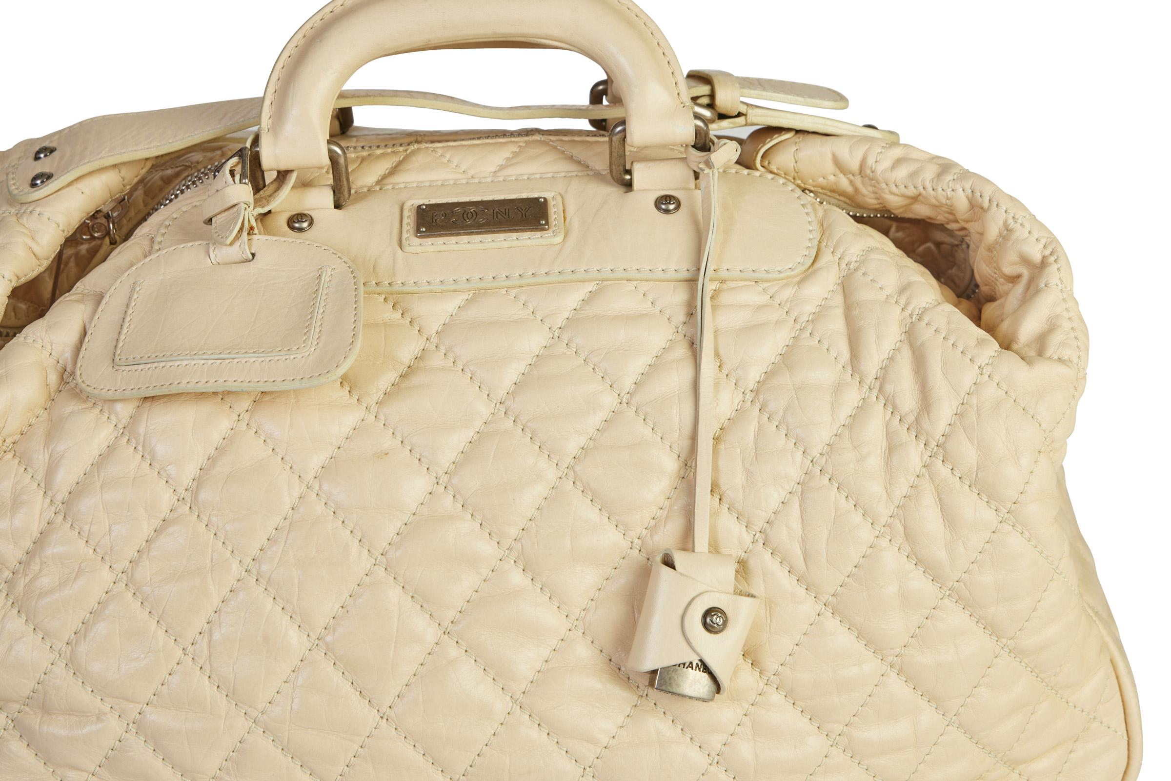 Chanel Paris New York Cream Traveler Weekender Bag In Good Condition For Sale In West Hollywood, CA