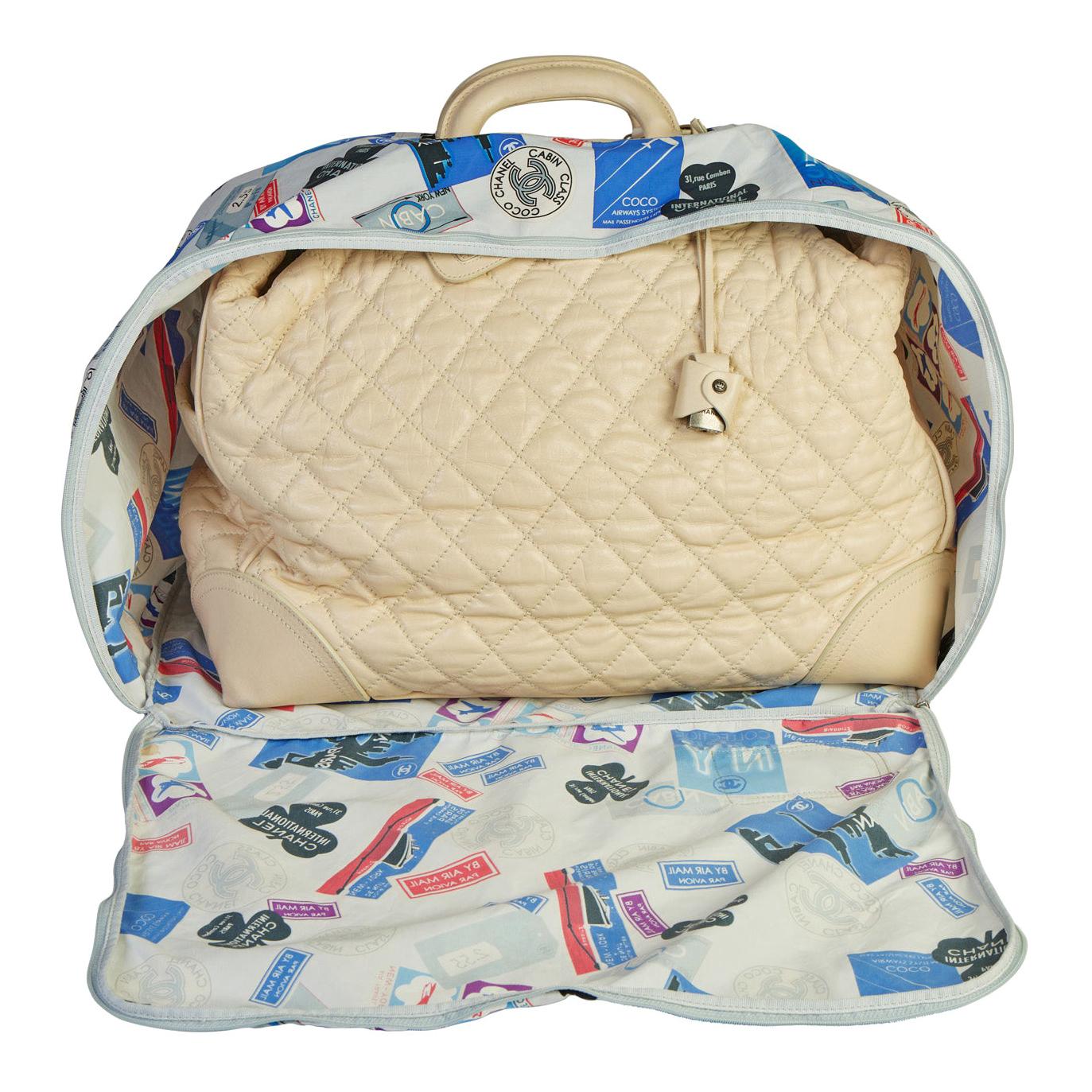 Sac de voyage Weekender crème Chanel Paris New York en vente