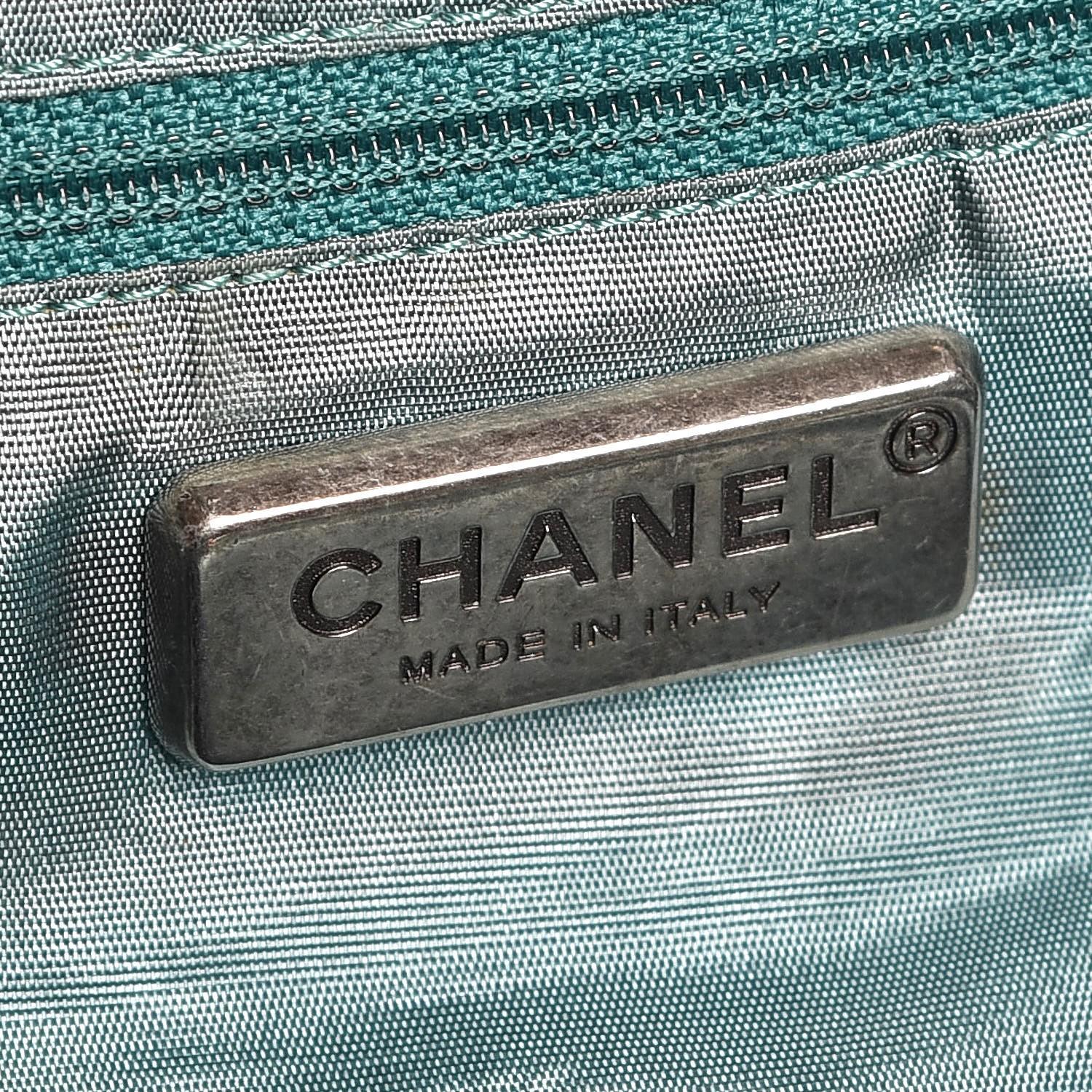 Chanel Paris New York PNY Jumbo Expandable Maxi Calfskin Flap Bag For Sale 11