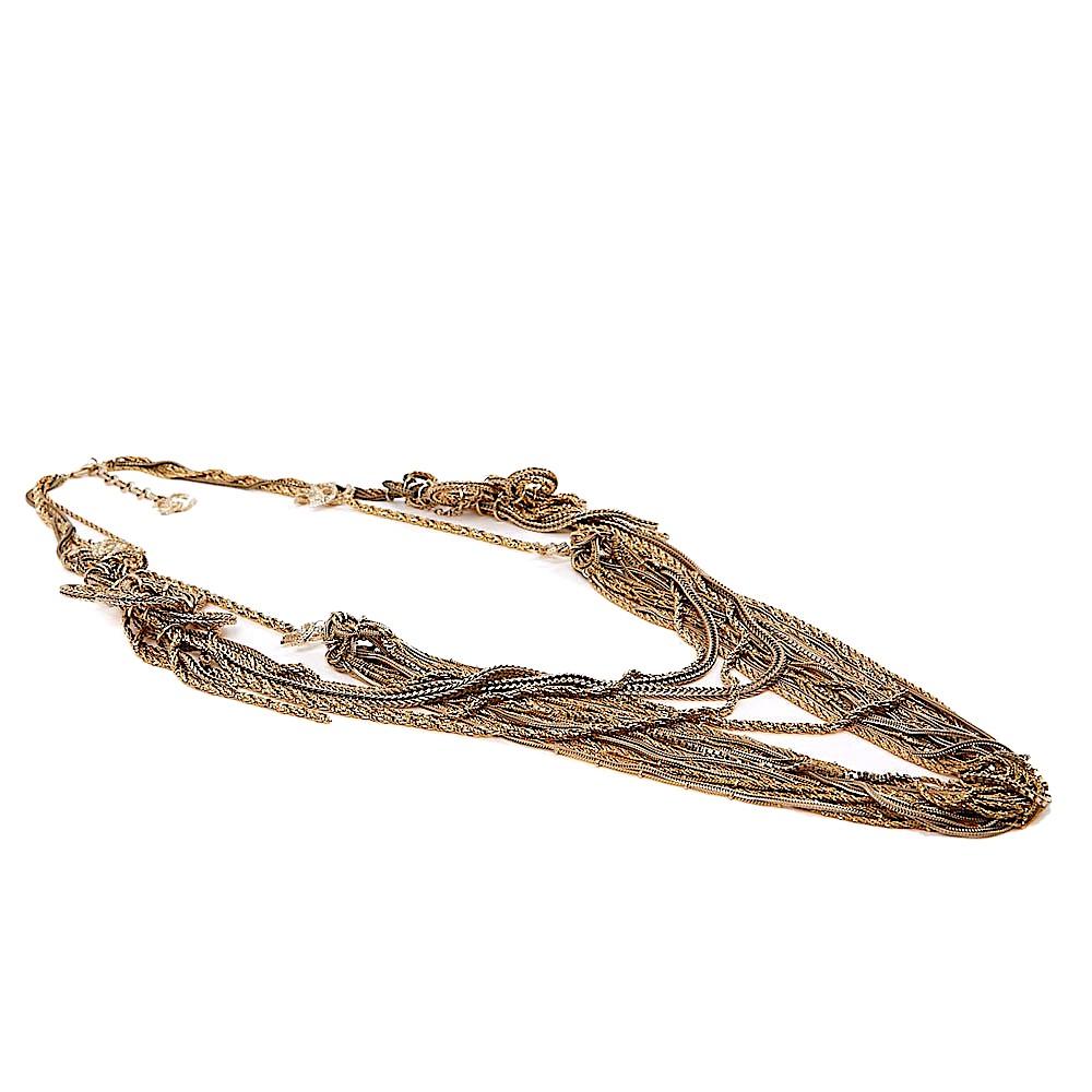 CHANEL PARIS-RITZ Métiers d'Art Runway Long Necklace in Gilt Metal In Excellent Condition For Sale In Paris, FR
