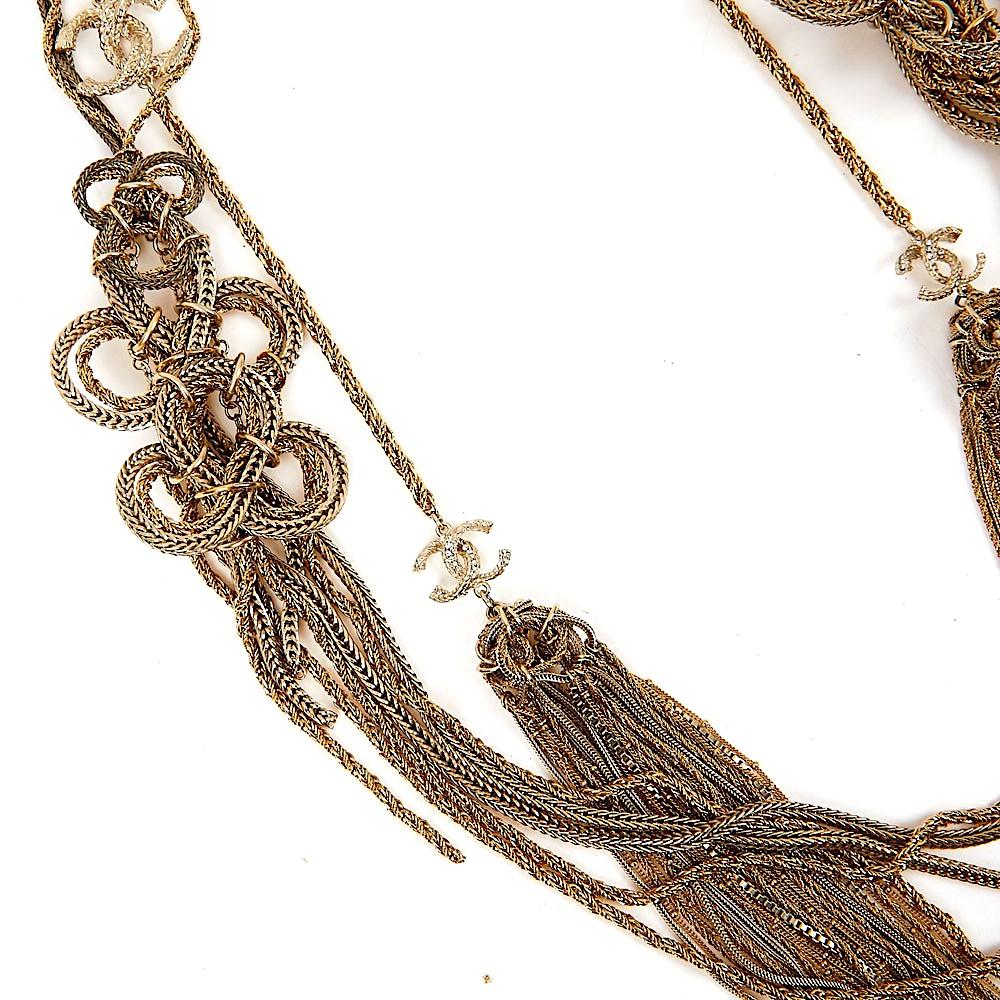 CHANEL PARIS-RITZ Métiers d'Art Runway Long Necklace in Gilt Metal For Sale 3