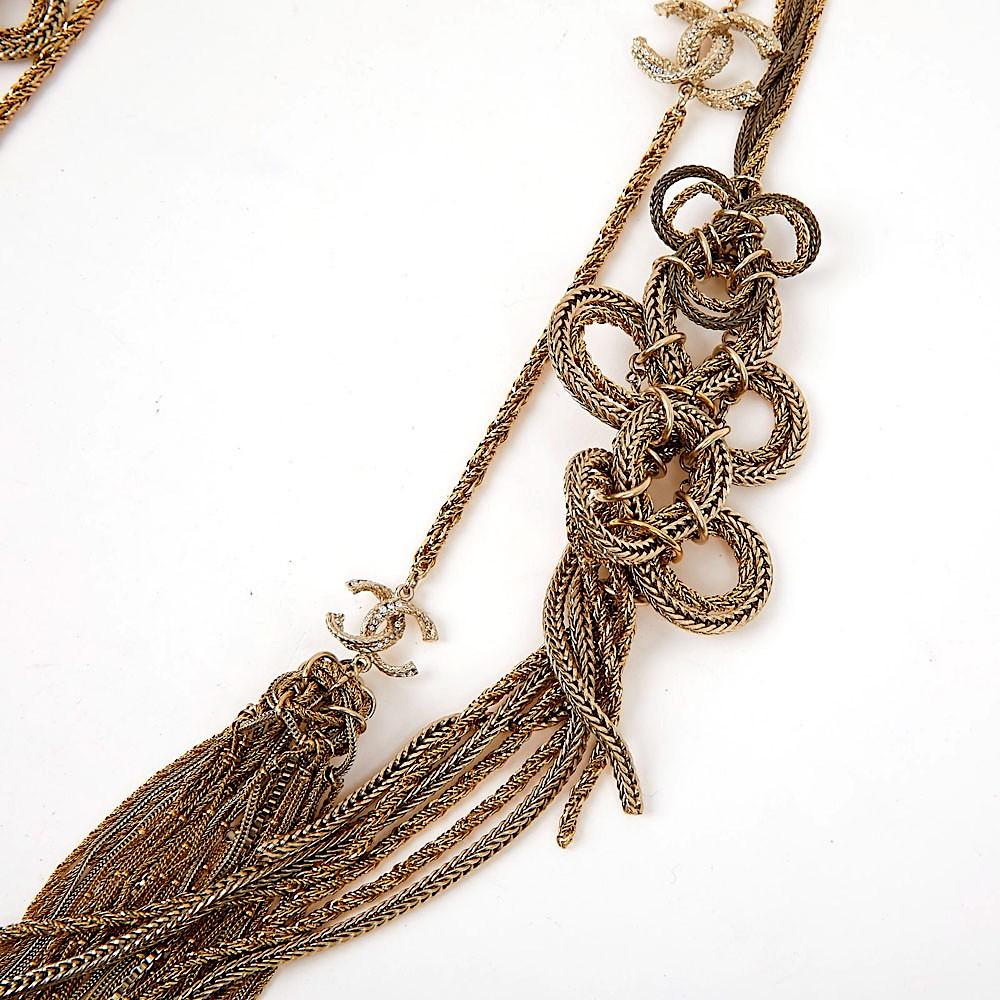 CHANEL PARIS-RITZ Métiers d'Art Collana lunga in metallo dorato in vendita 4