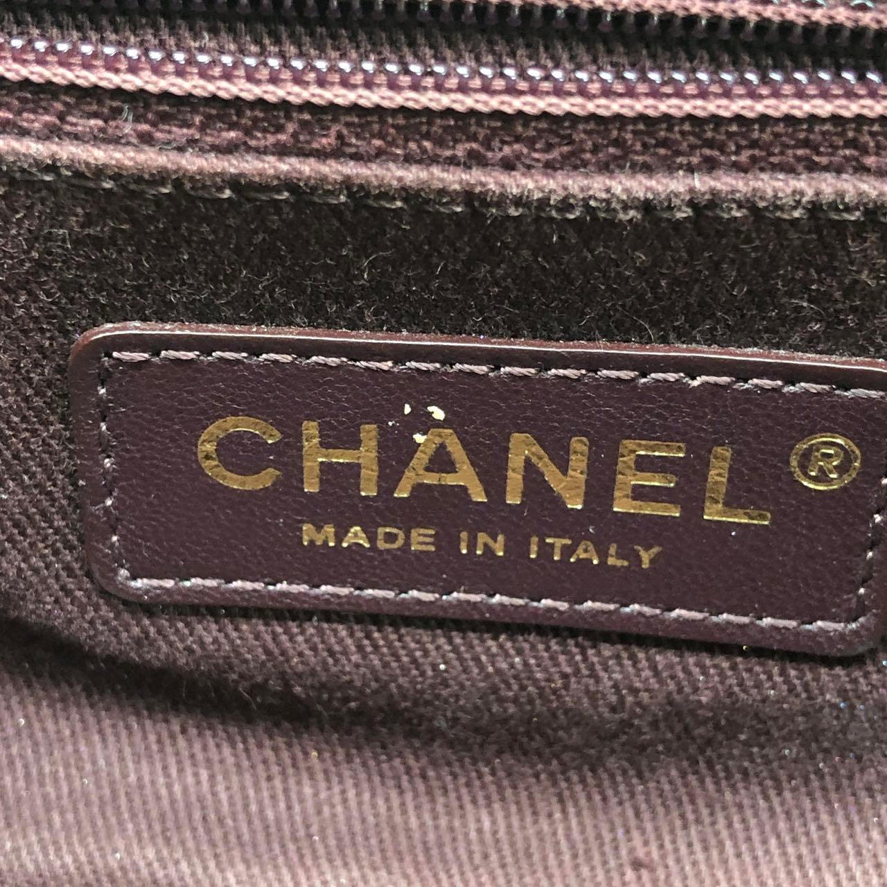 Chanel Paris Rom Mini Trapezio Klappe Tasche Taupe gesteppt Schafsleder Gold Hardware im Angebot 6