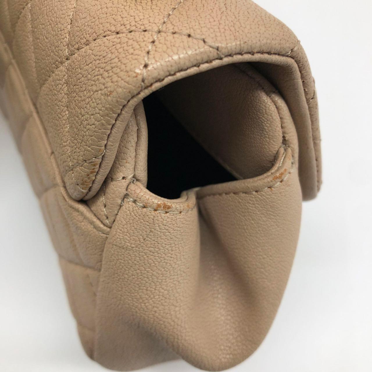 Chanel Paris Rom Mini Trapezio Klappe Tasche Taupe gesteppt Schafsleder Gold Hardware im Angebot 12