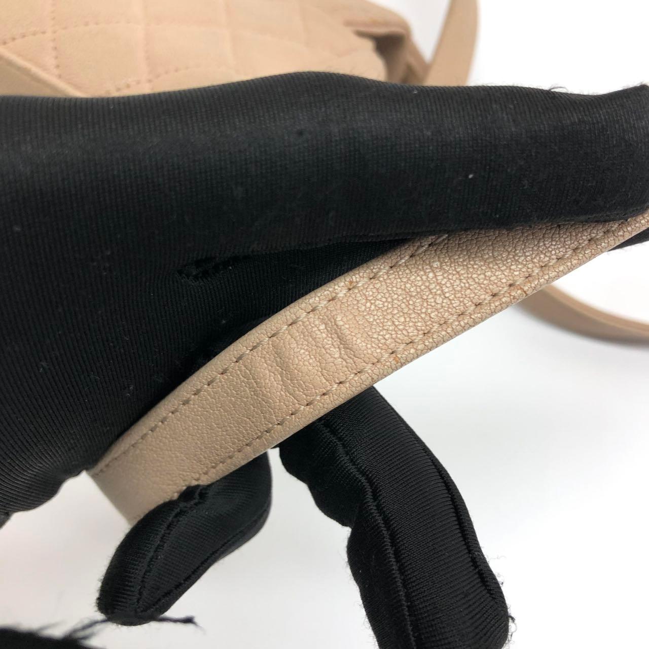 Chanel Paris Rom Mini Trapezio Klappe Tasche Taupe gesteppt Schafsleder Gold Hardware im Angebot 15