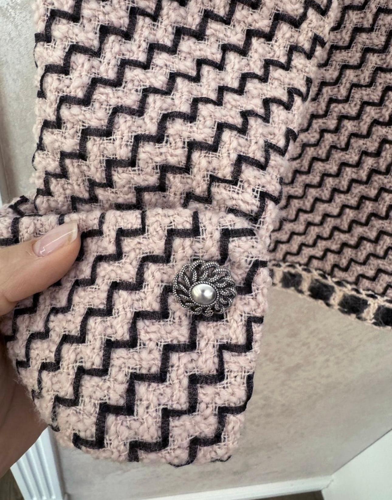 Chanel Paris / Rome Runway Tweed And Lace Jacket 36 FR For Sale 5