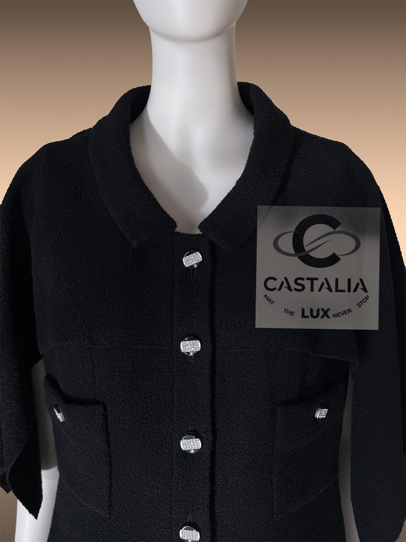 CHANEL París / Saint-Tropez Chaqueta de capa de tweed negro 40 FR en venta 5