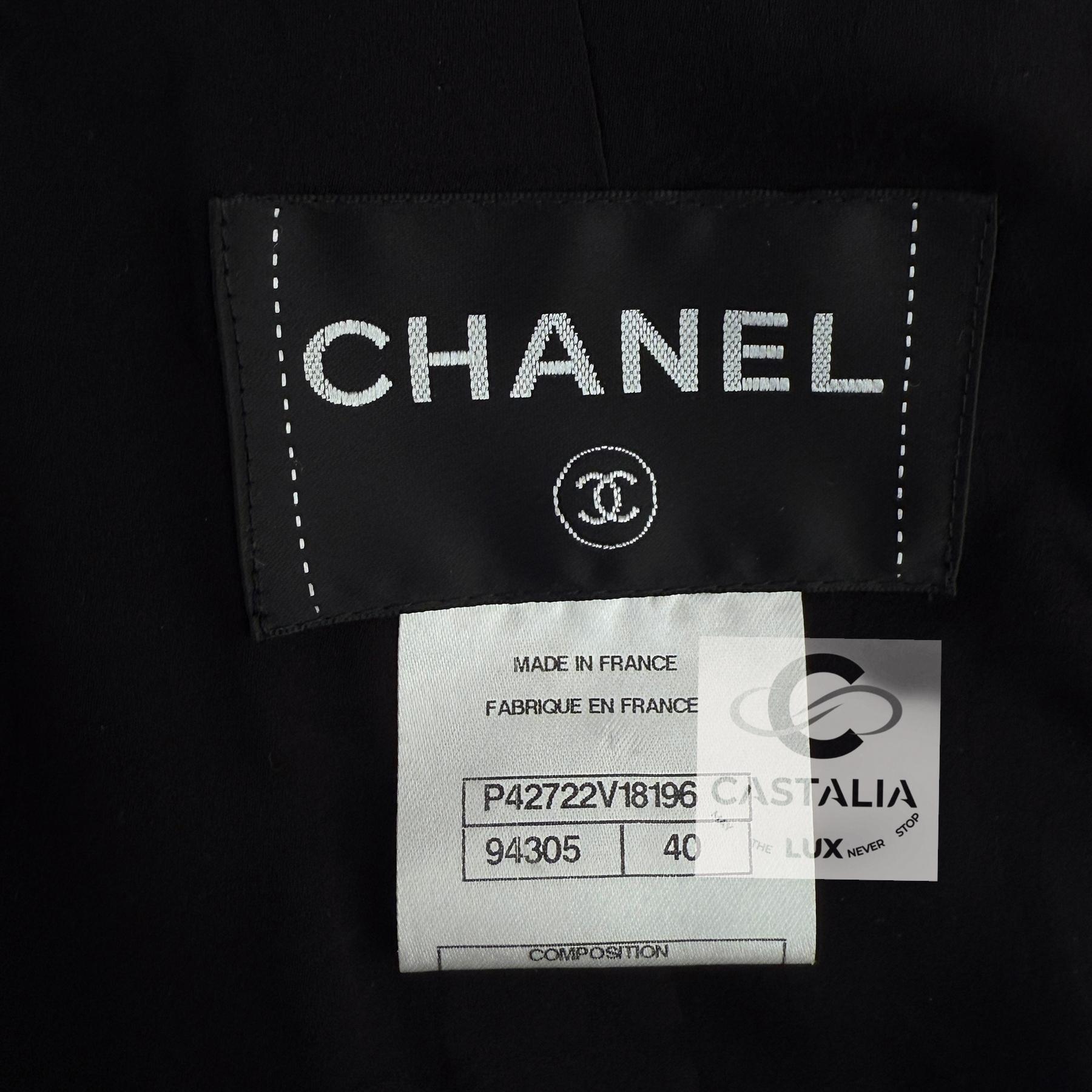 CHANEL París / Saint-Tropez Chaqueta de capa de tweed negro 40 FR en venta 9
