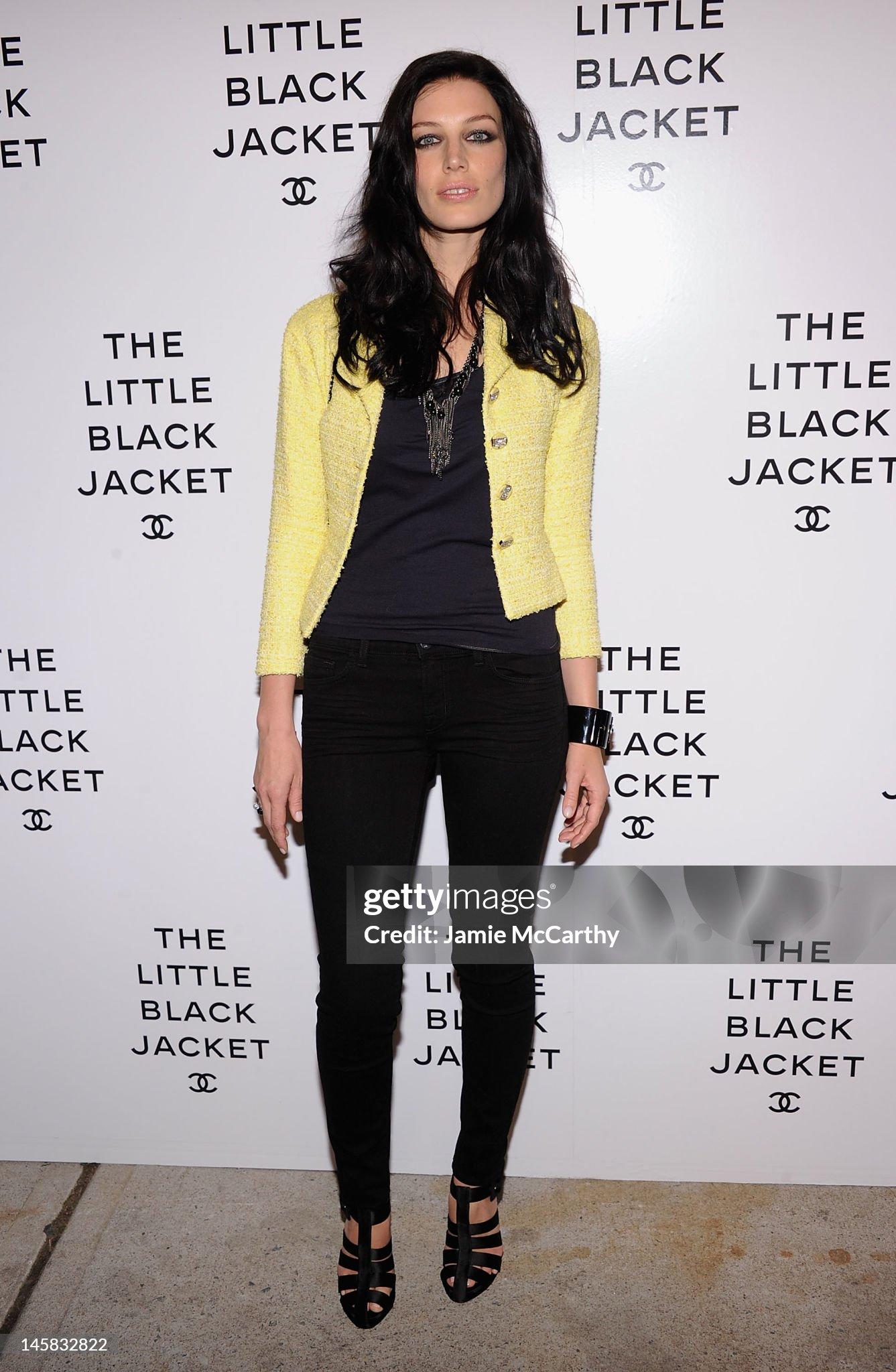 CHANEL París / Saint-Tropez Chaqueta de capa de tweed negro 40 FR Negro en venta