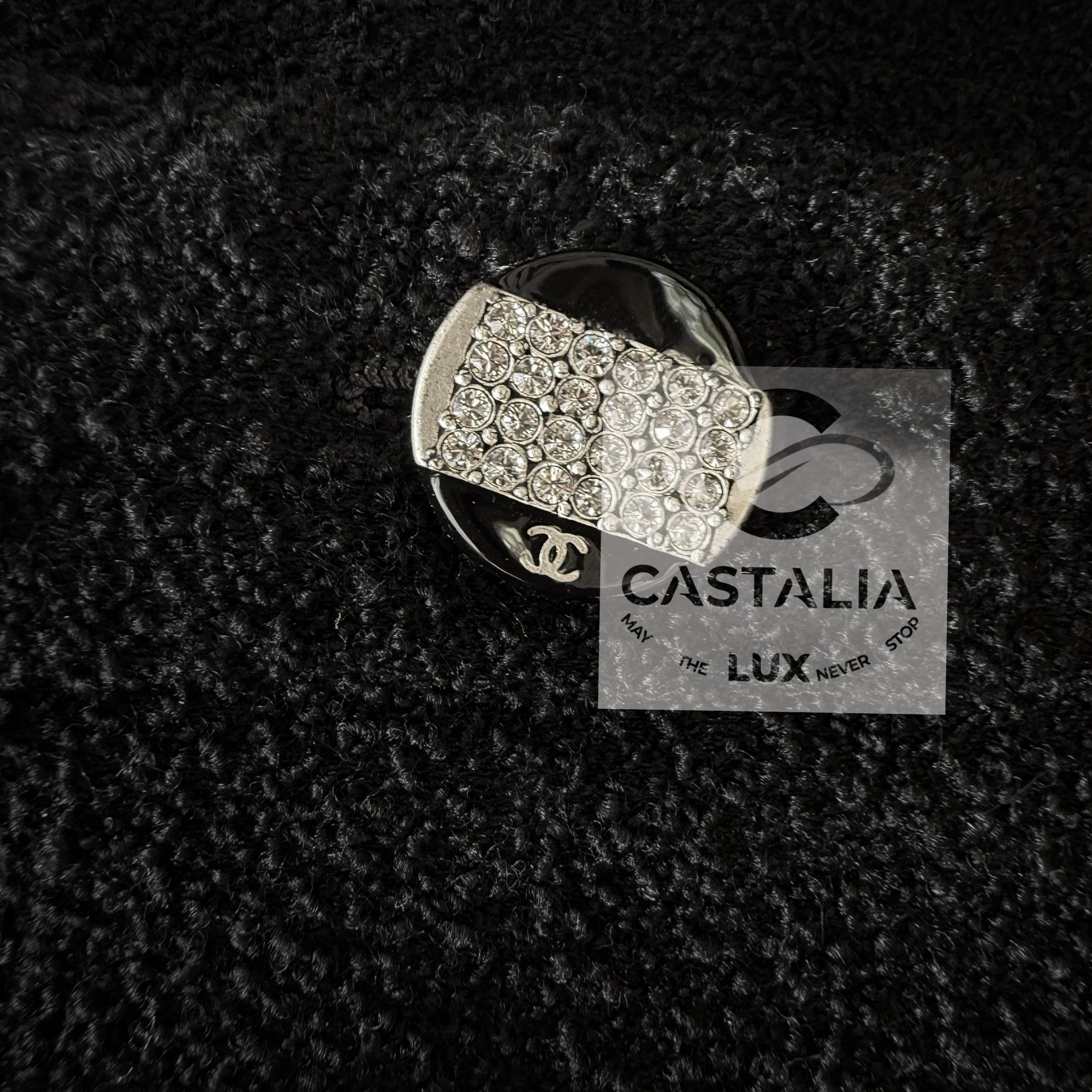 CHANEL París / Saint-Tropez Chaqueta de capa de tweed negro 40 FR en venta 4