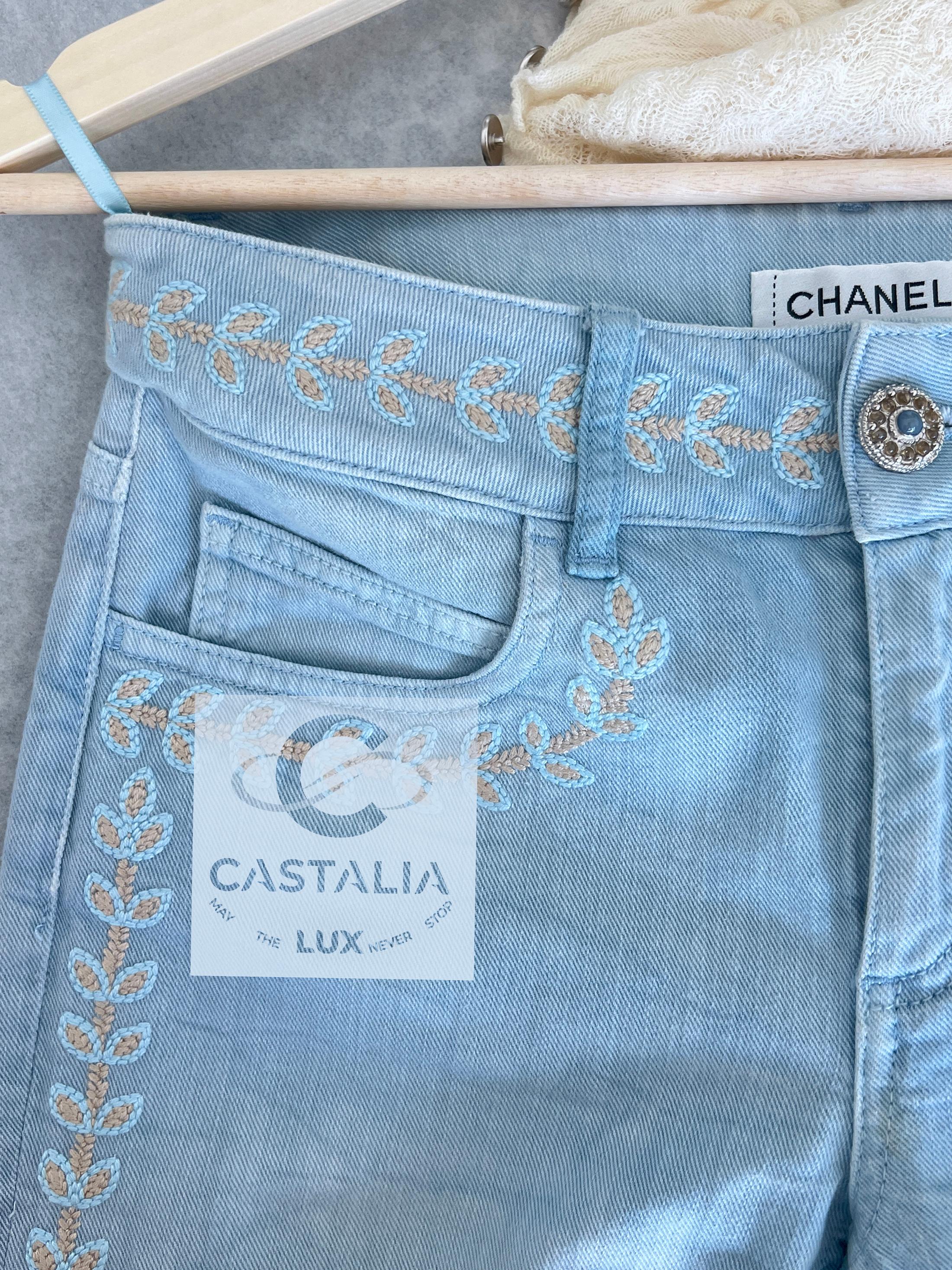 Femenino o masculino Chanel París / Saint-Tropez CC Laurel Bordado Vaqueros 34 FR en venta